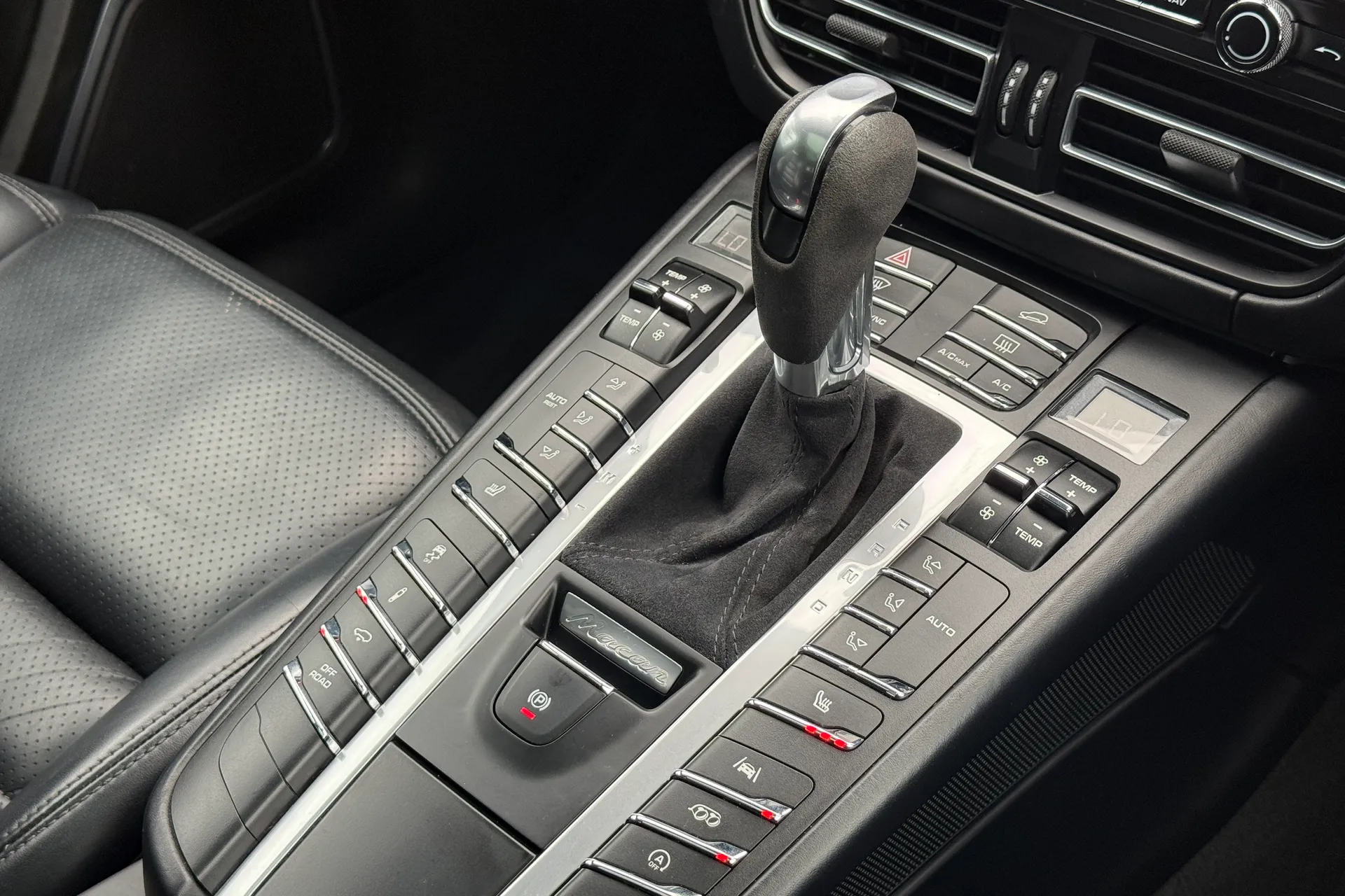 Porsche MACAN thumbnail image number 19