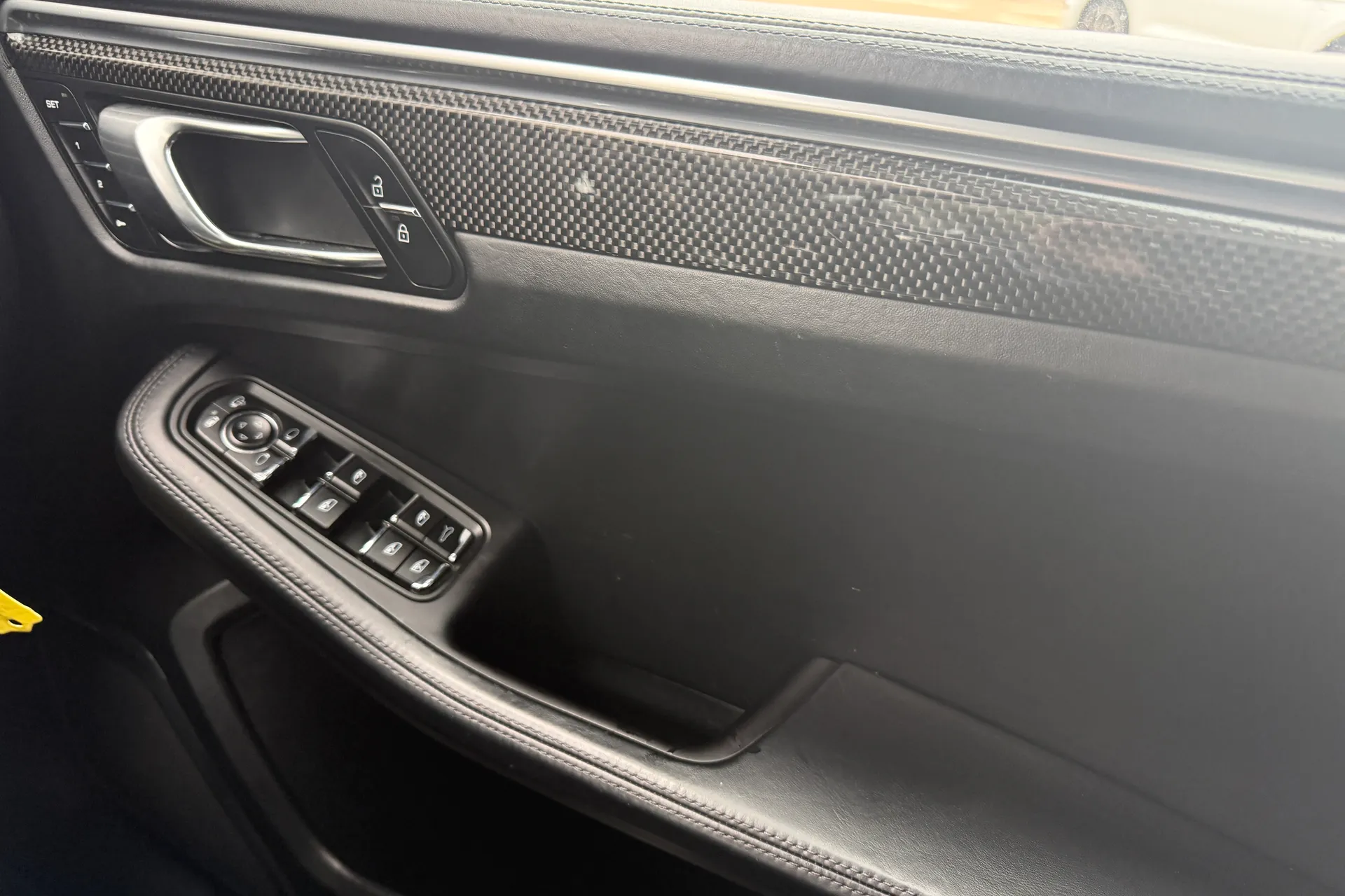 Porsche MACAN thumbnail image number 22