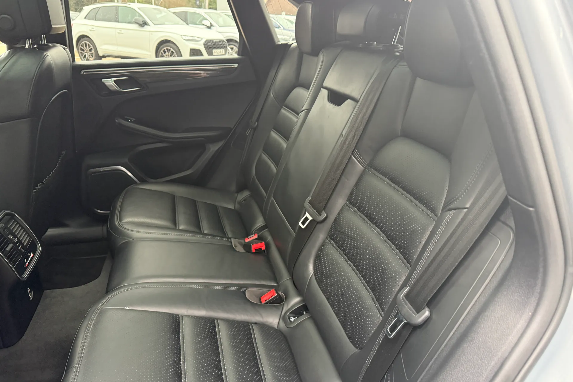 Porsche MACAN thumbnail image number 56