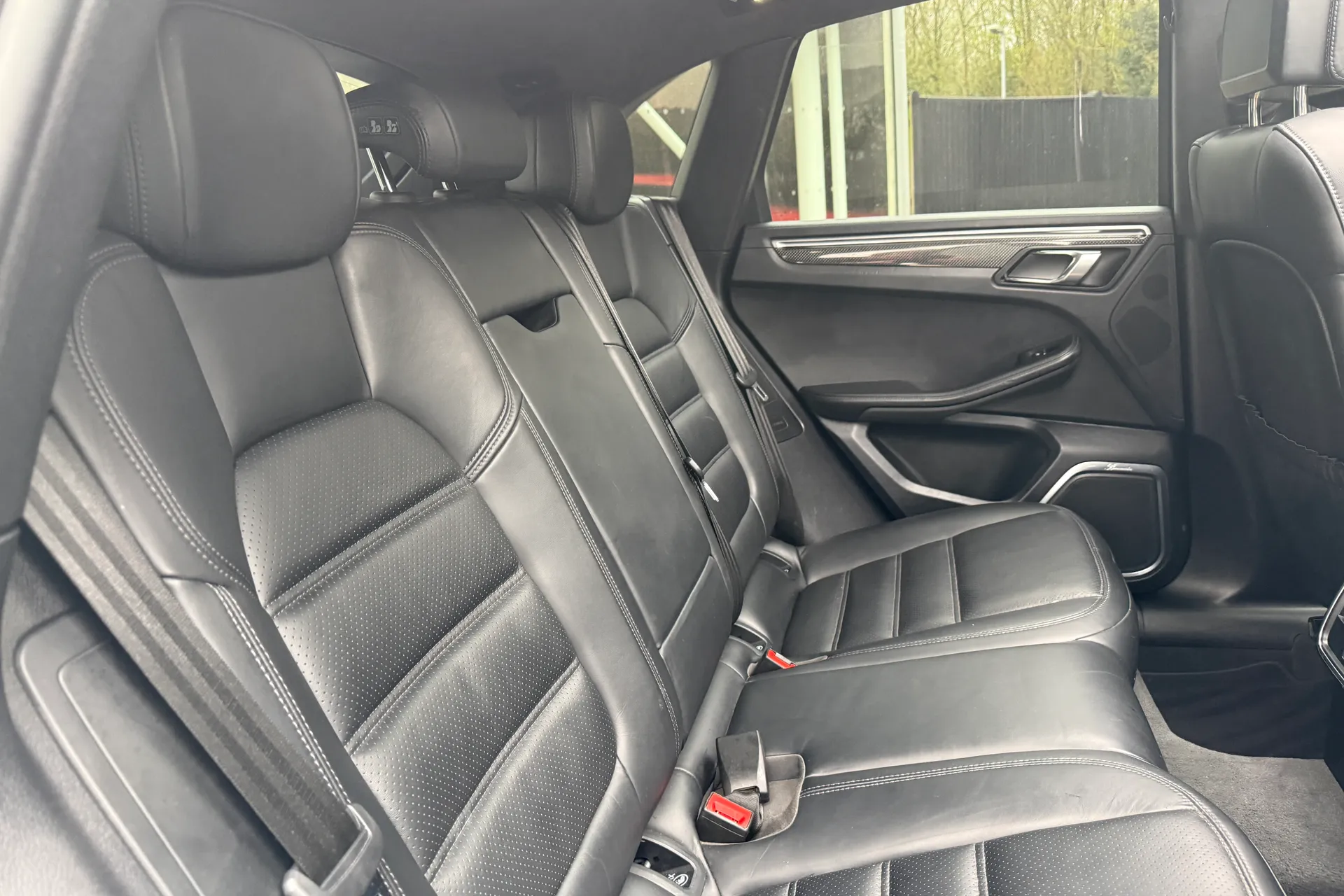 Porsche MACAN thumbnail image number 36