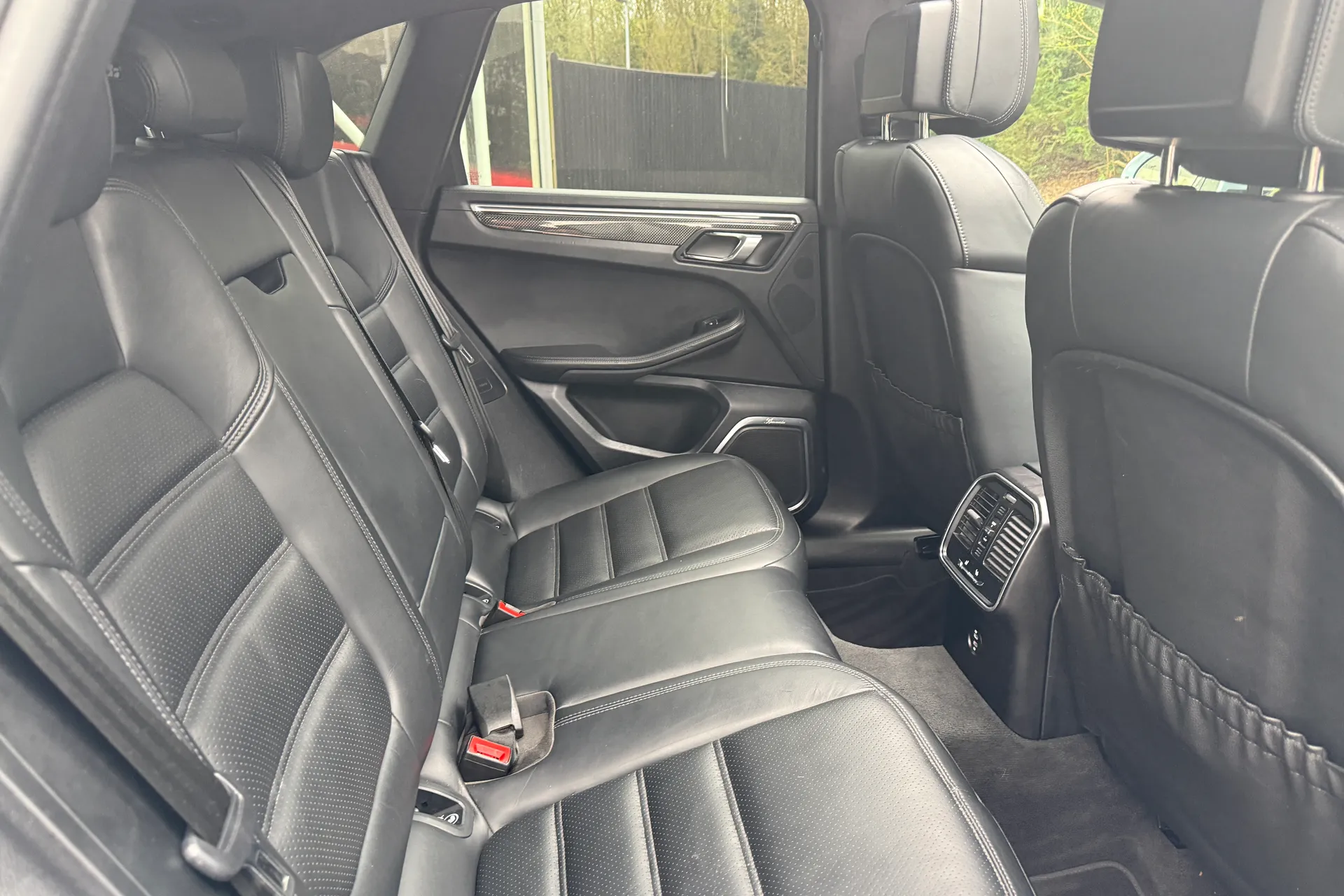 Porsche MACAN thumbnail image number 37