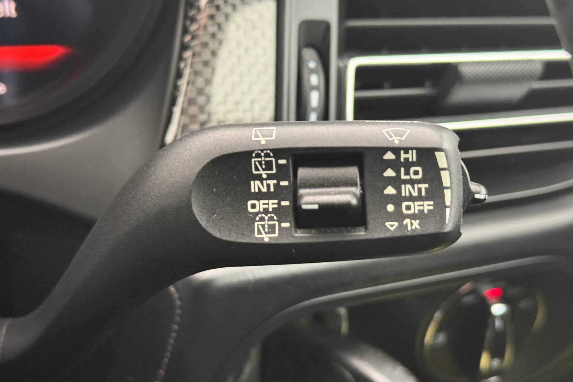 Porsche MACAN thumbnail image number 15