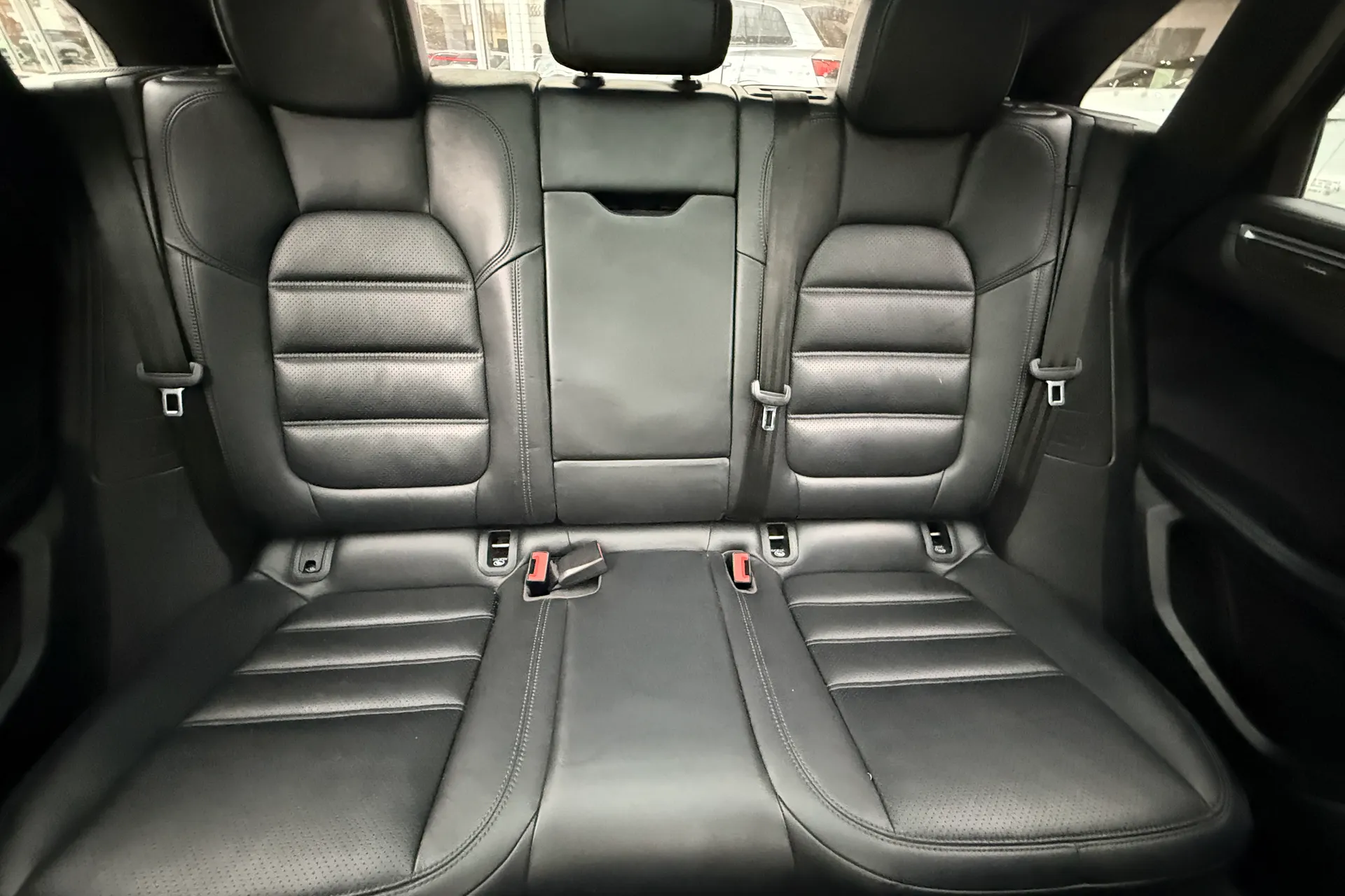 Porsche MACAN thumbnail image number 25