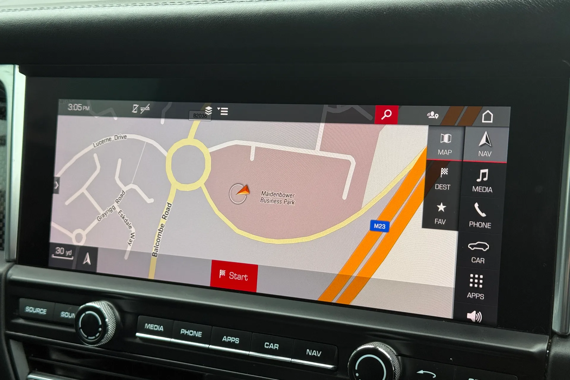 Porsche MACAN thumbnail image number 3