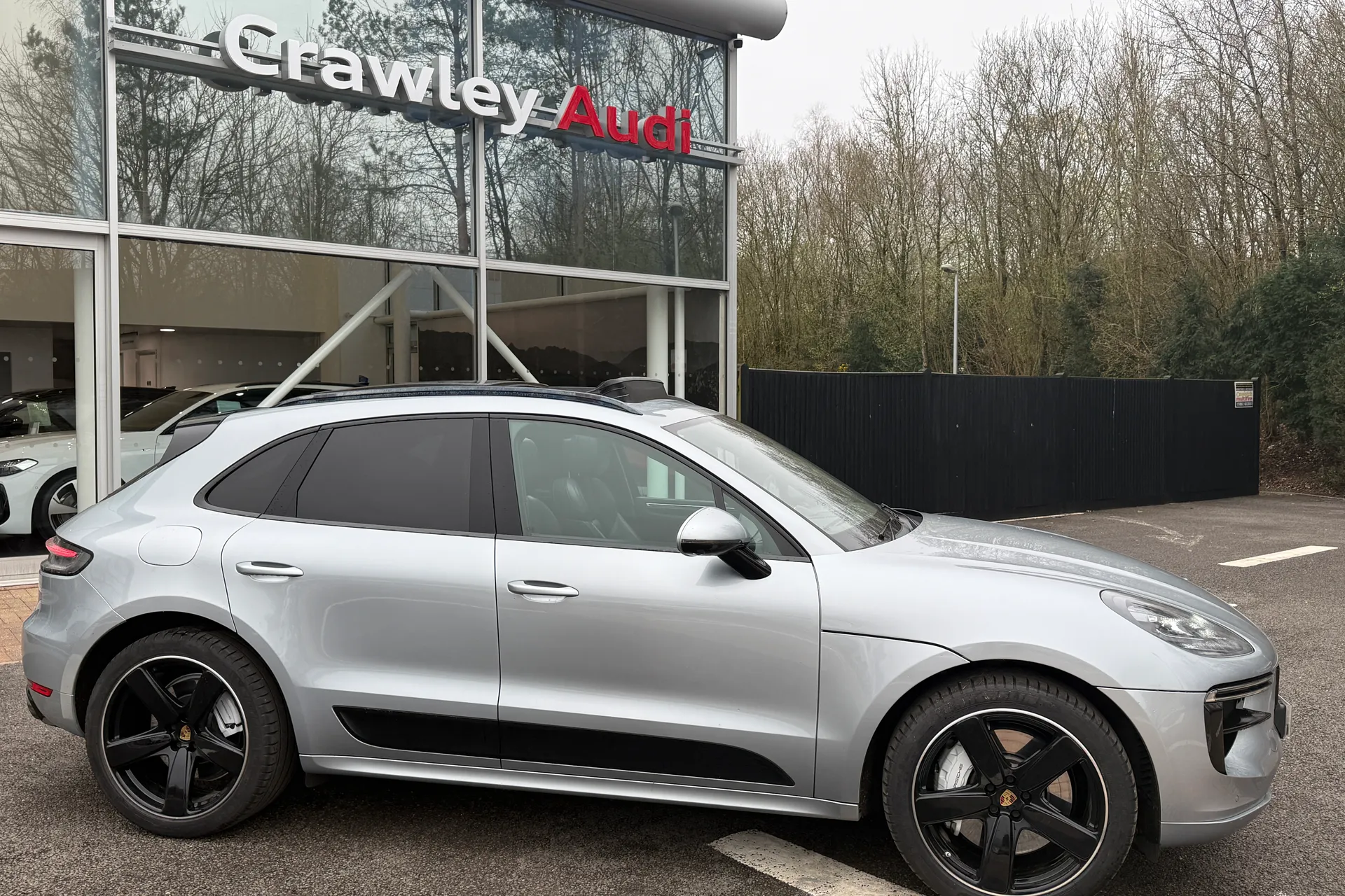 Porsche MACAN thumbnail image number 2