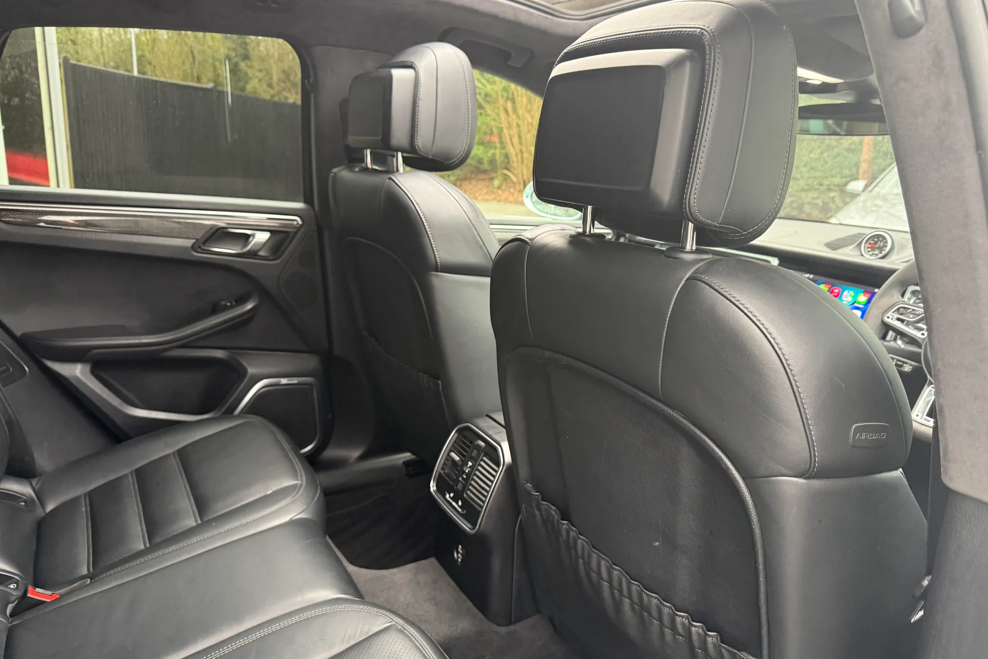 Porsche MACAN thumbnail image number 38