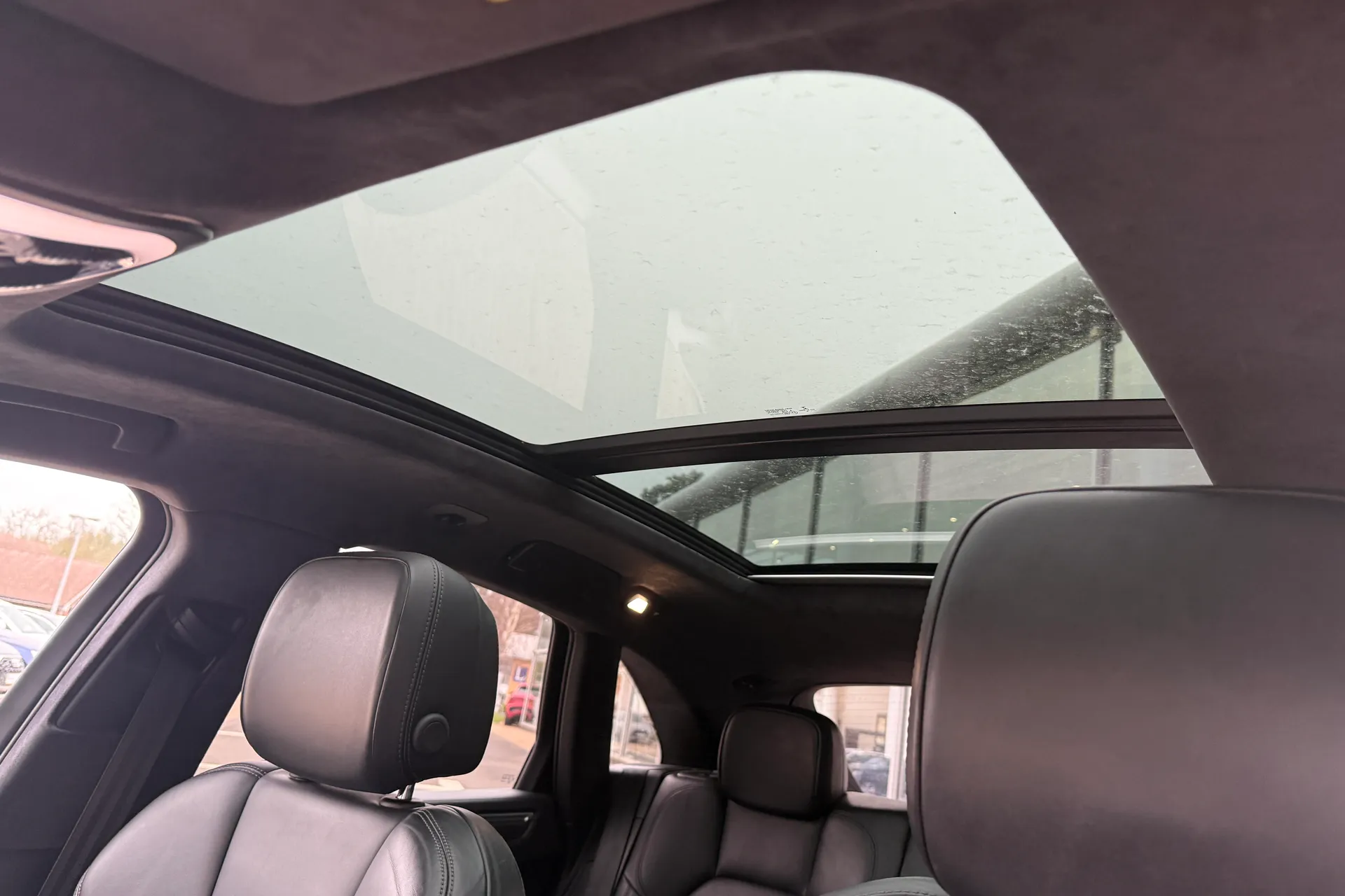 Porsche MACAN thumbnail image number 6