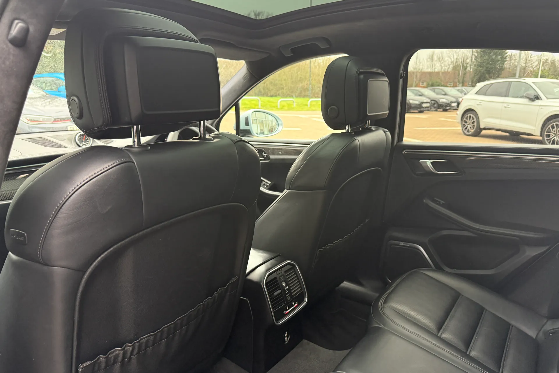 Porsche MACAN thumbnail image number 55