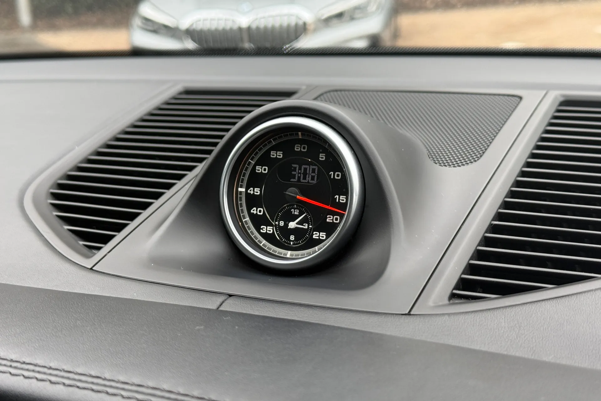 Porsche MACAN thumbnail image number 26