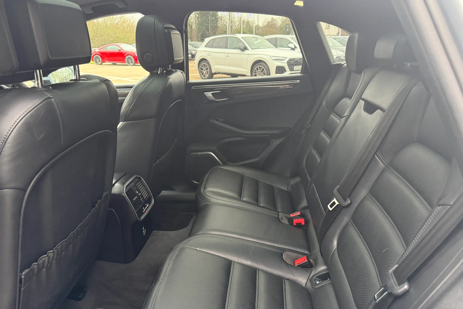 Porsche MACAN thumbnail image number 57