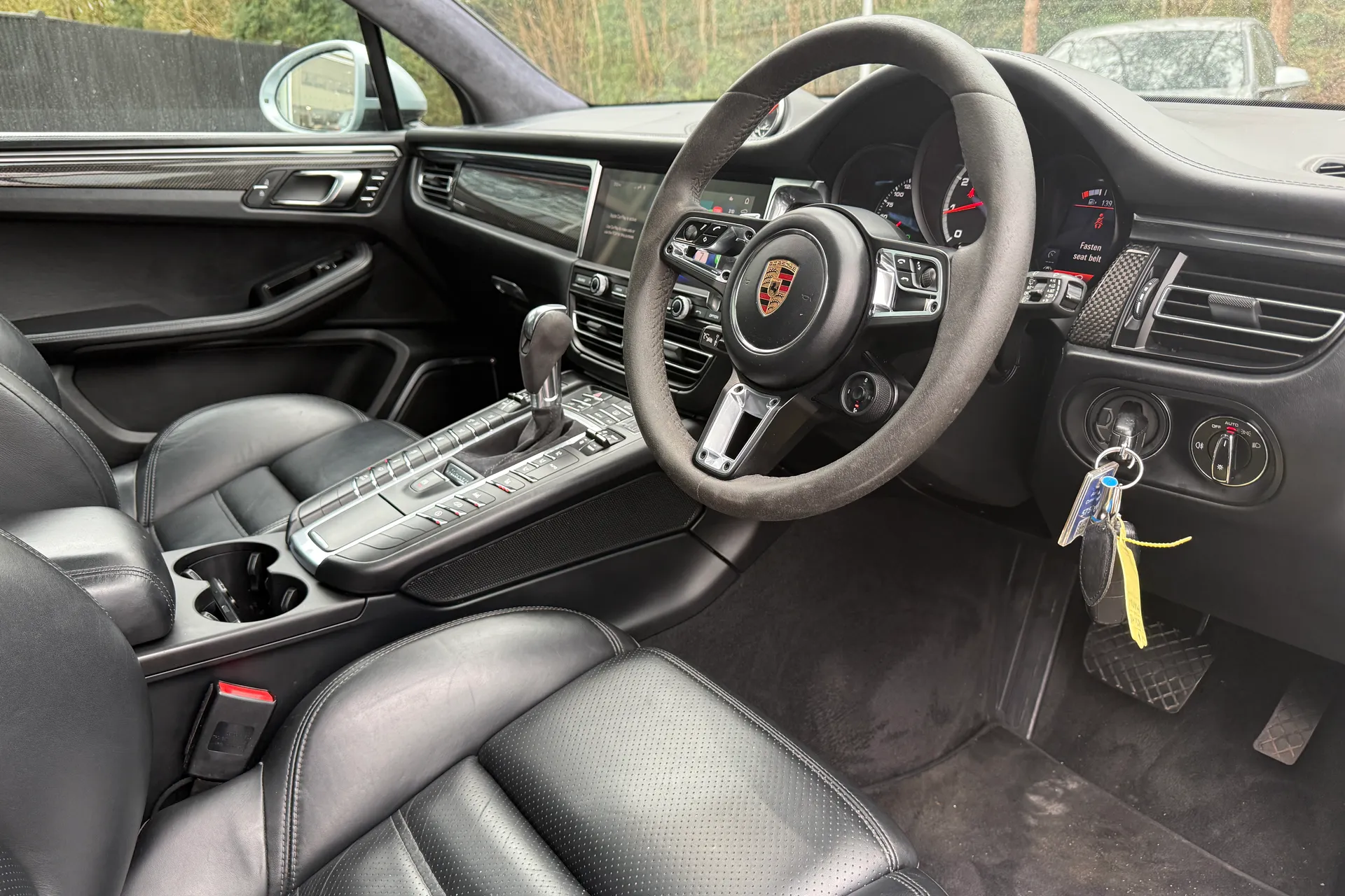 Porsche MACAN thumbnail image number 31