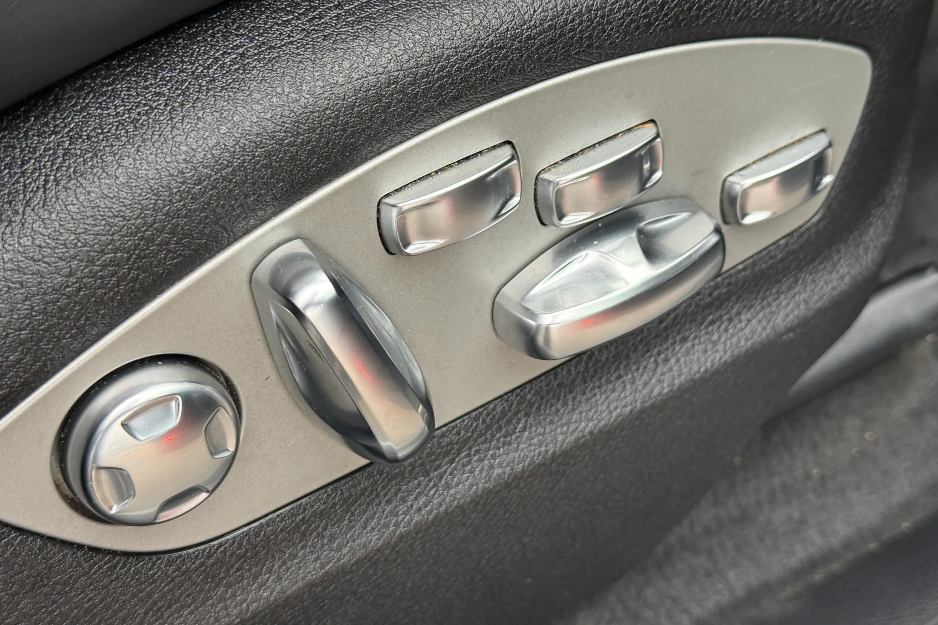 Porsche MACAN thumbnail image number 30