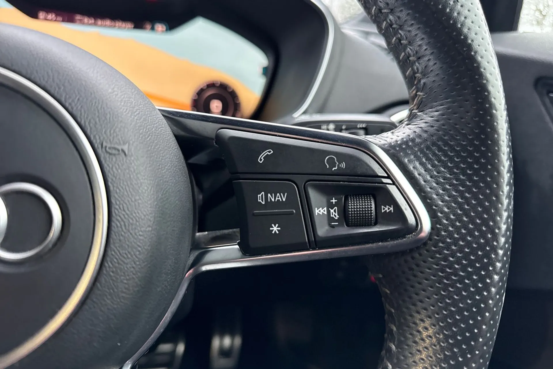 Audi TT thumbnail image number 30