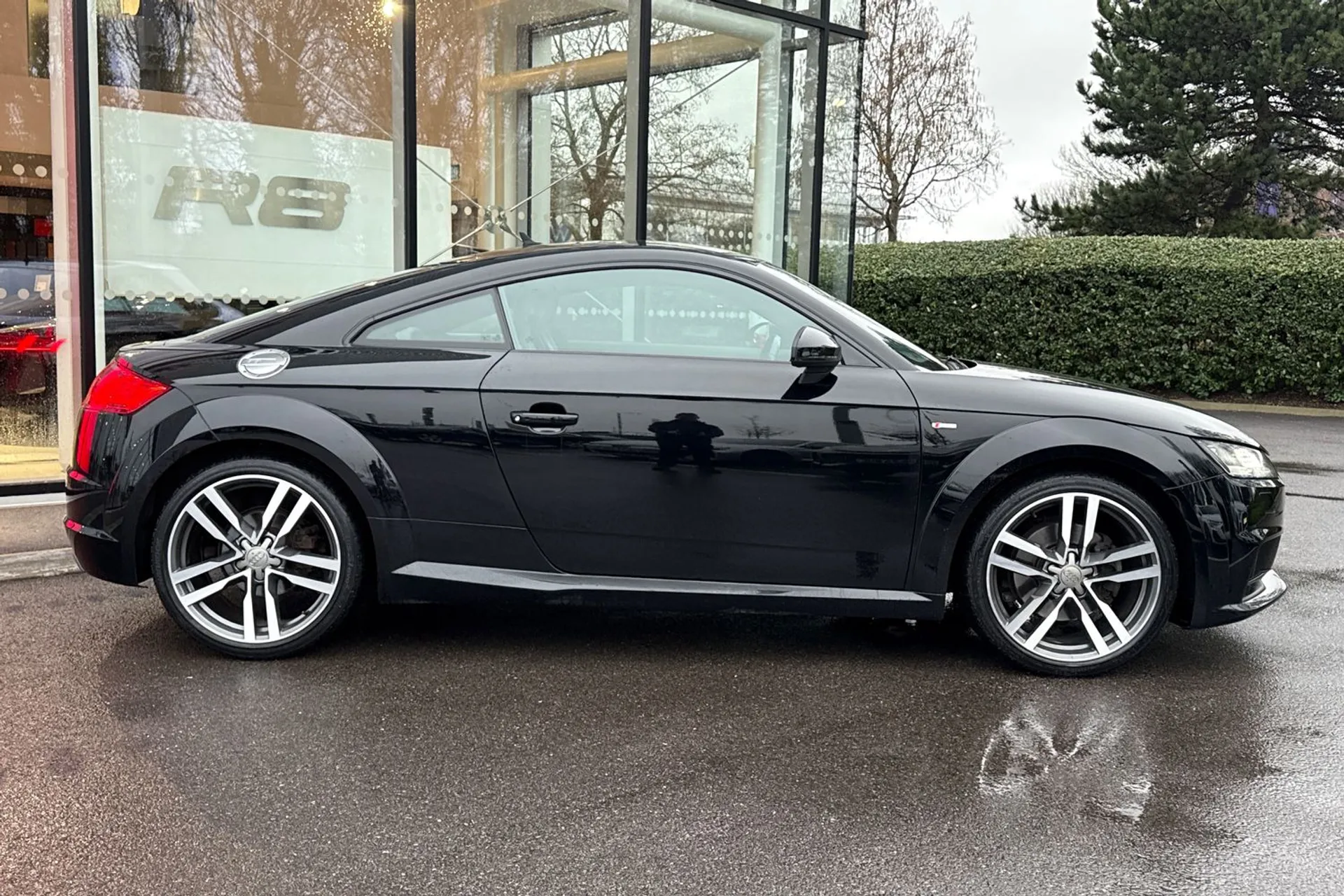 Audi TT thumbnail image number 2