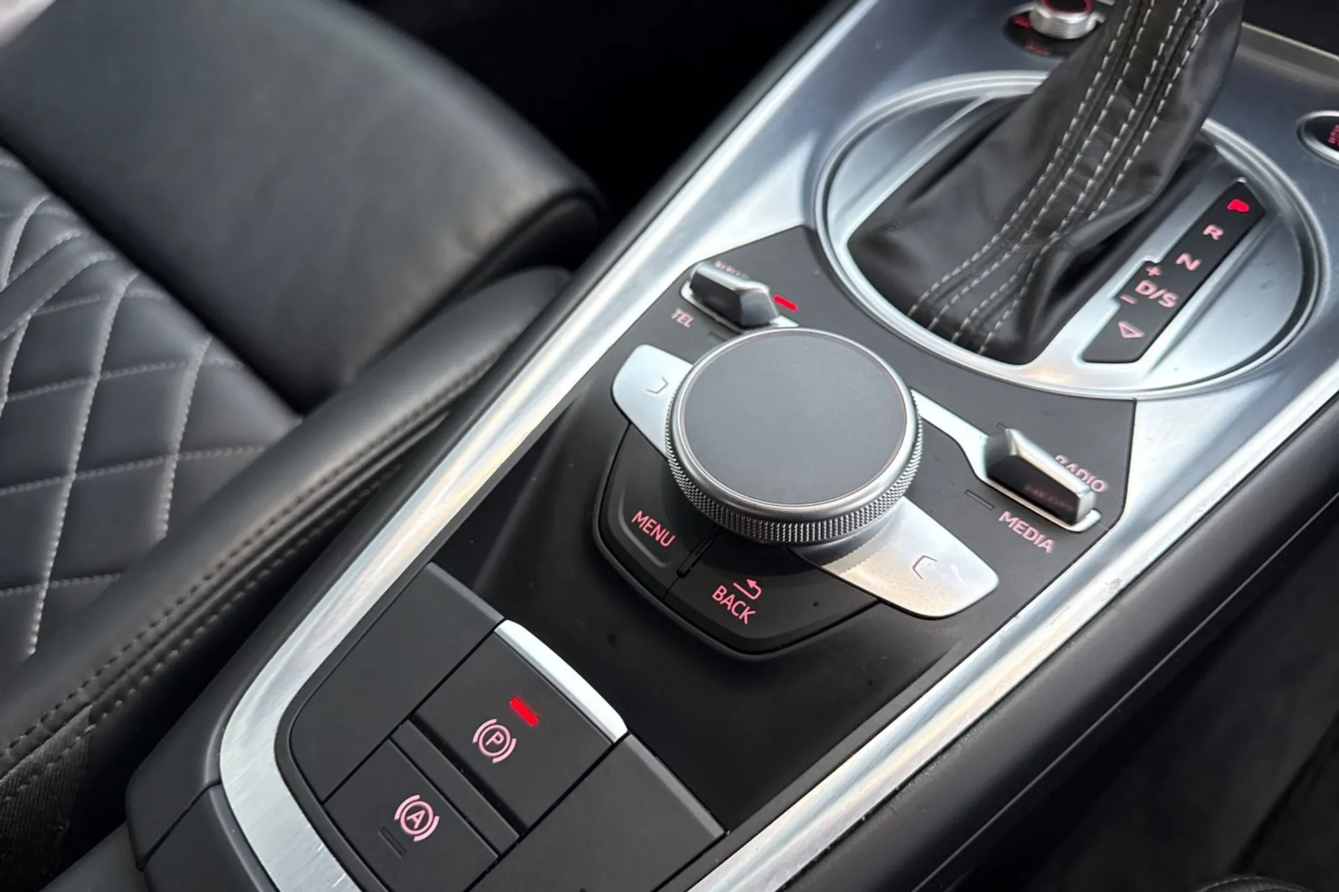 Audi TT thumbnail image number 16