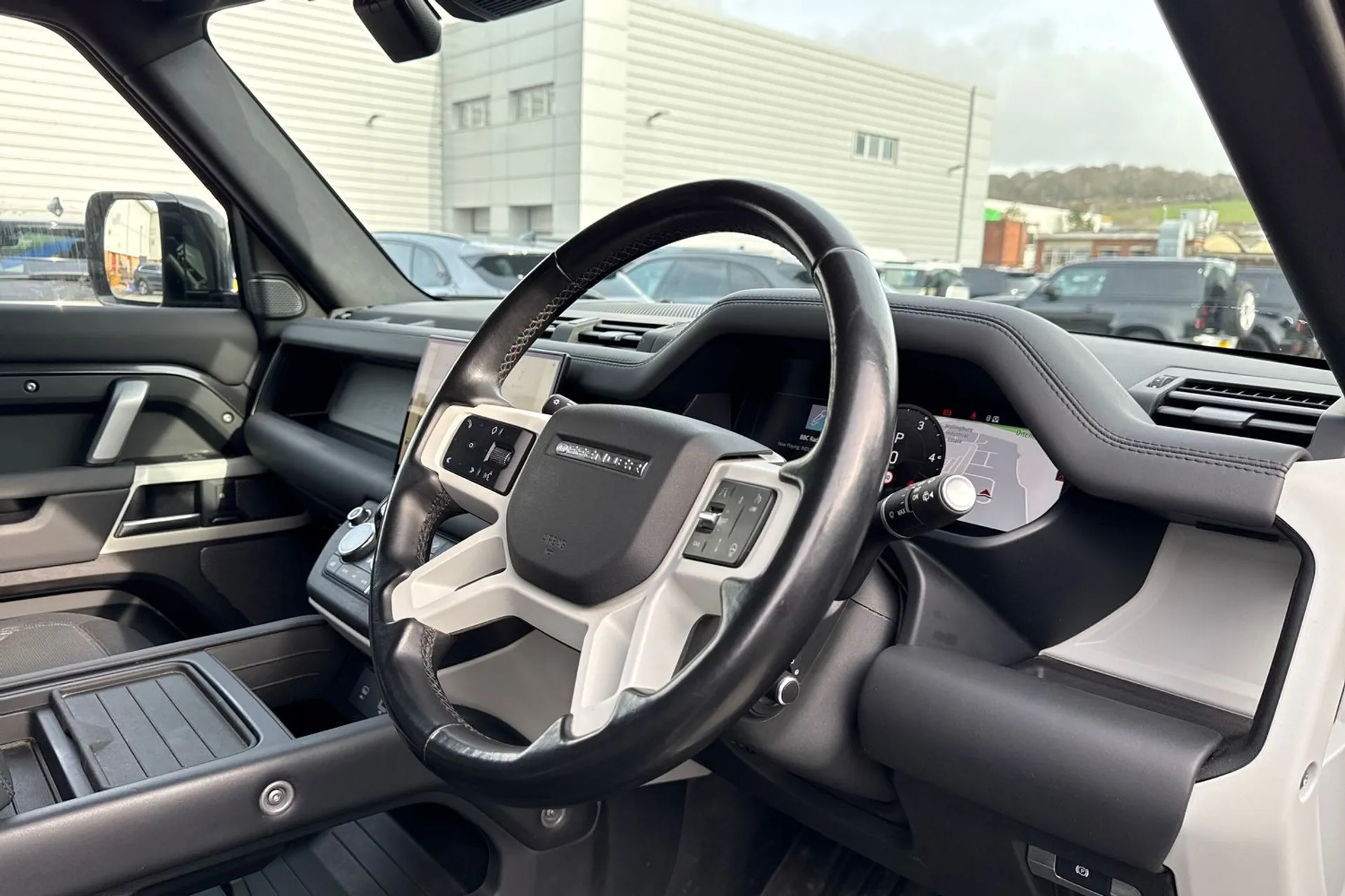 LAND ROVER DEFENDER thumbnail image number 19