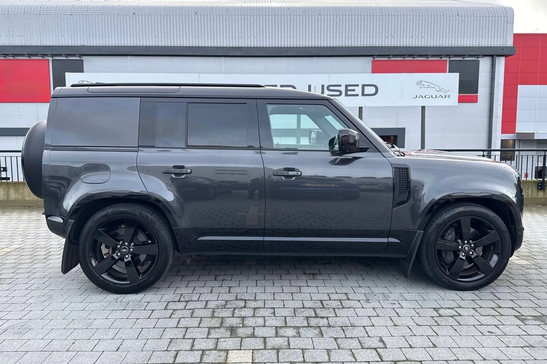 LAND ROVER DEFENDER thumbnail image number 2