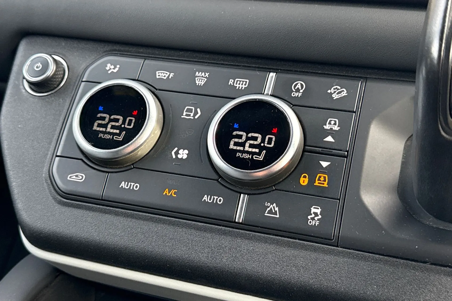 LAND ROVER DEFENDER thumbnail image number 44