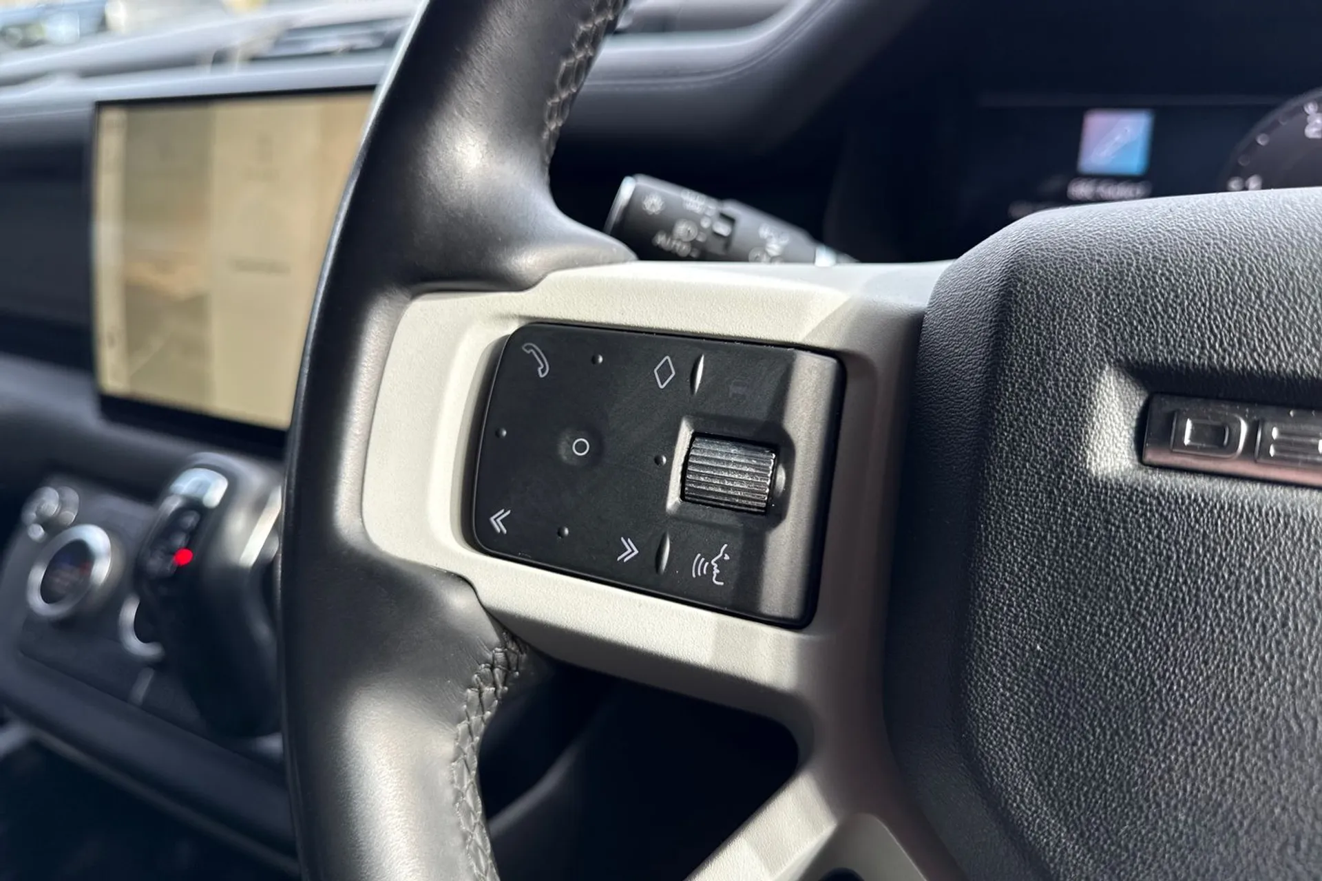 LAND ROVER DEFENDER thumbnail image number 42