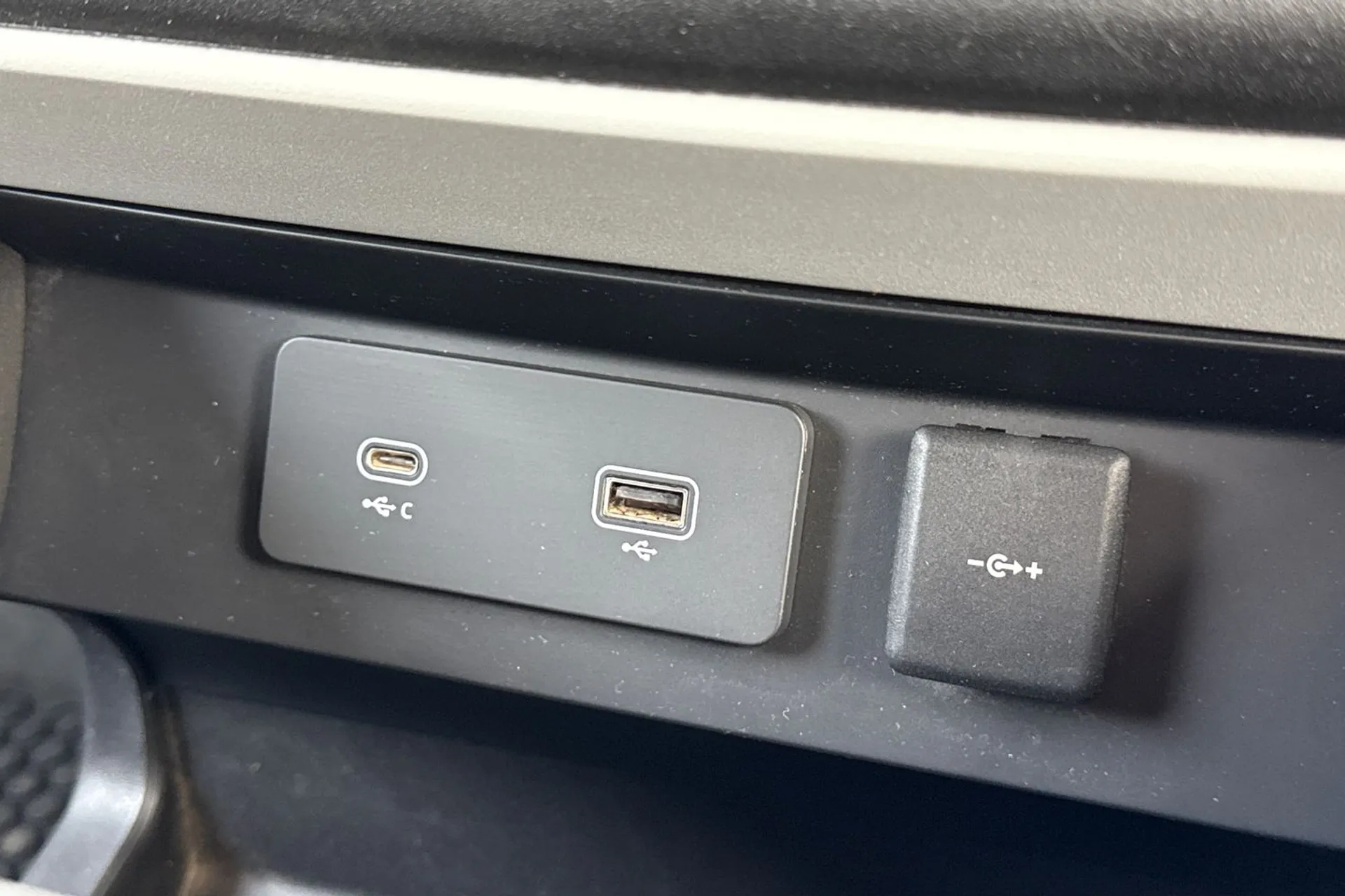 LAND ROVER DEFENDER thumbnail image number 49