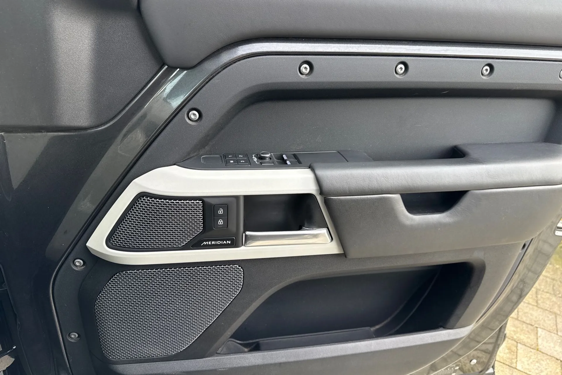 LAND ROVER DEFENDER thumbnail image number 45