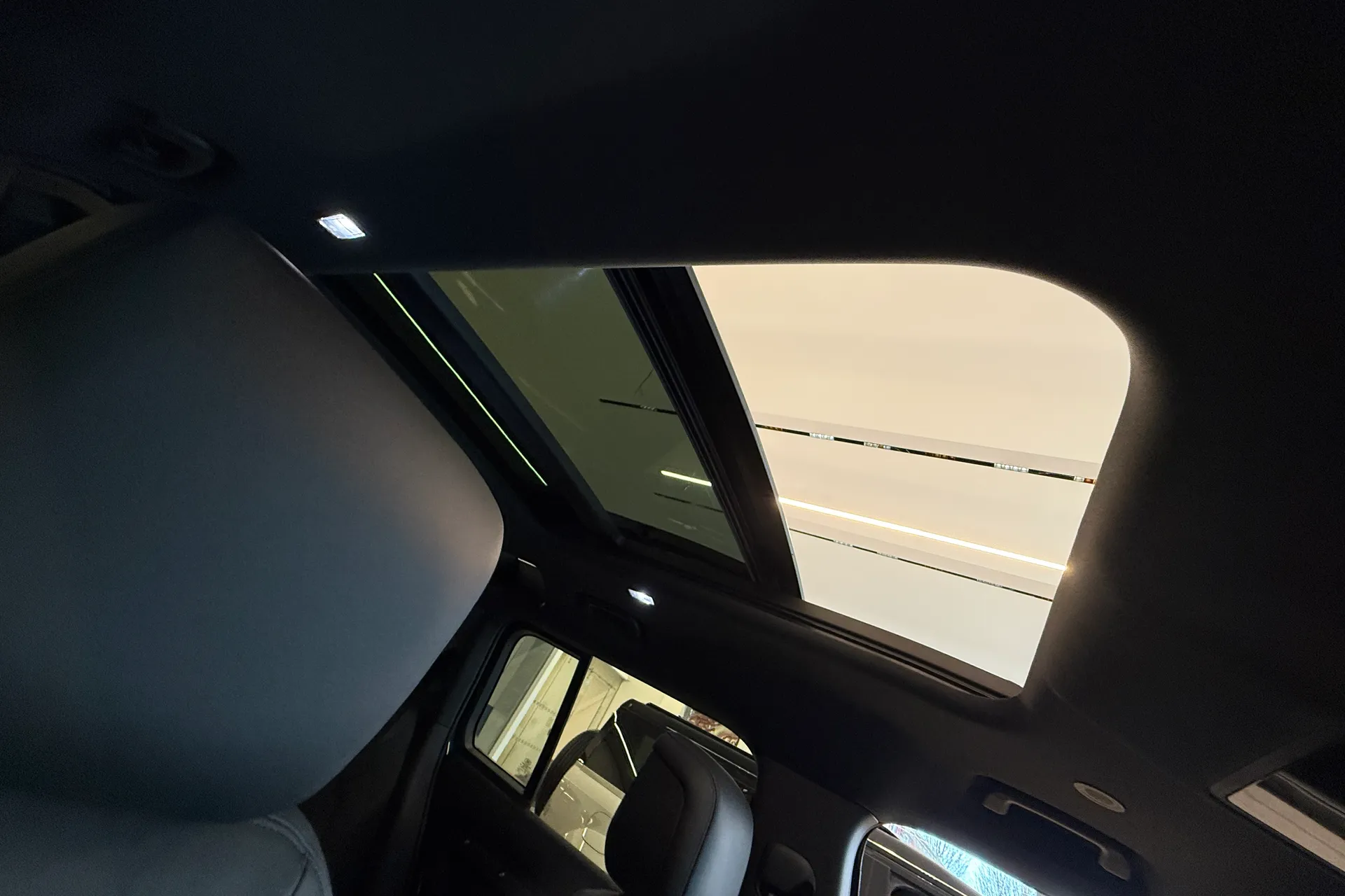 LAND ROVER Defender 110 thumbnail image number 12