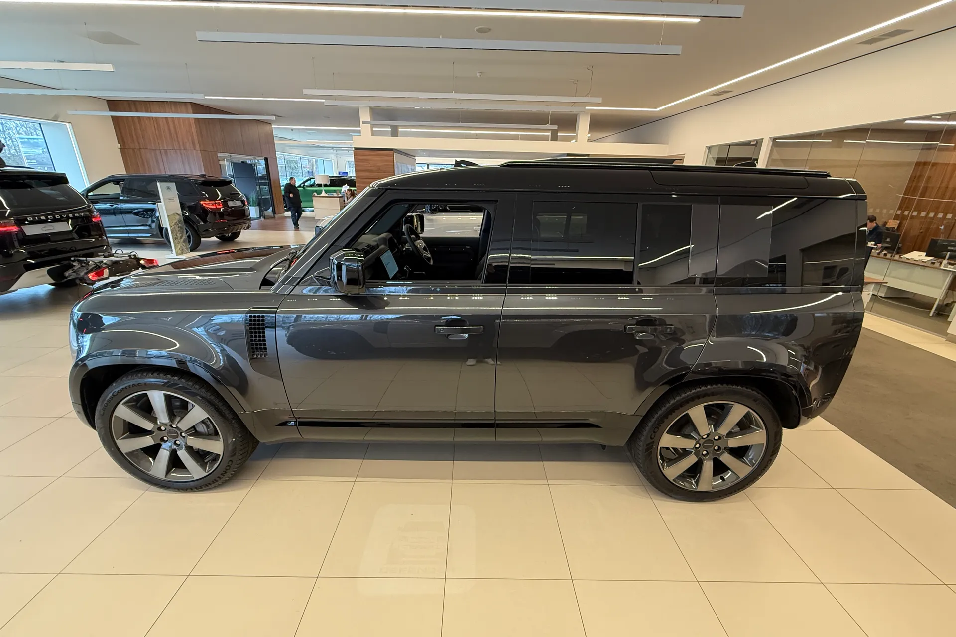 LAND ROVER Defender 110 thumbnail image number 7