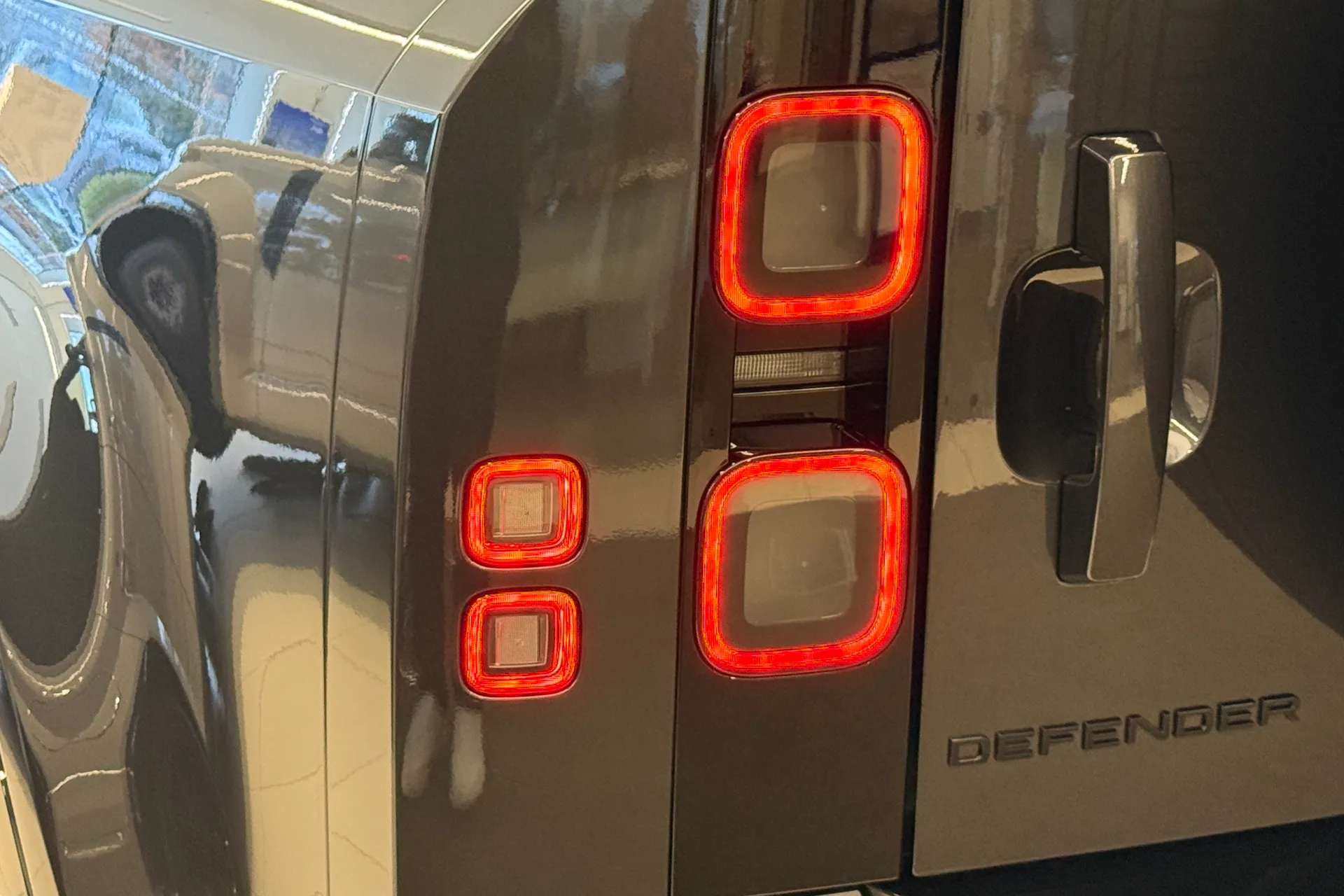 LAND ROVER Defender 110 thumbnail image number 11