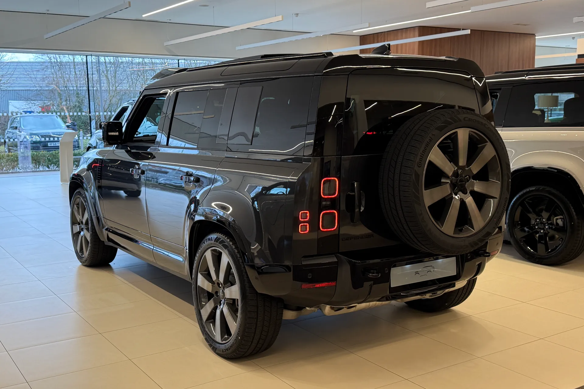 LAND ROVER Defender 110 thumbnail image number 2