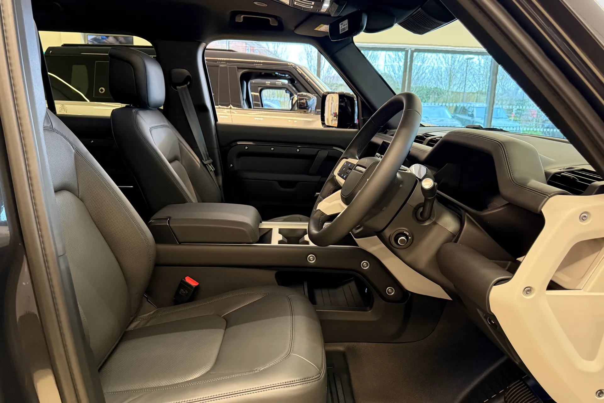 LAND ROVER Defender 110 thumbnail image number 9