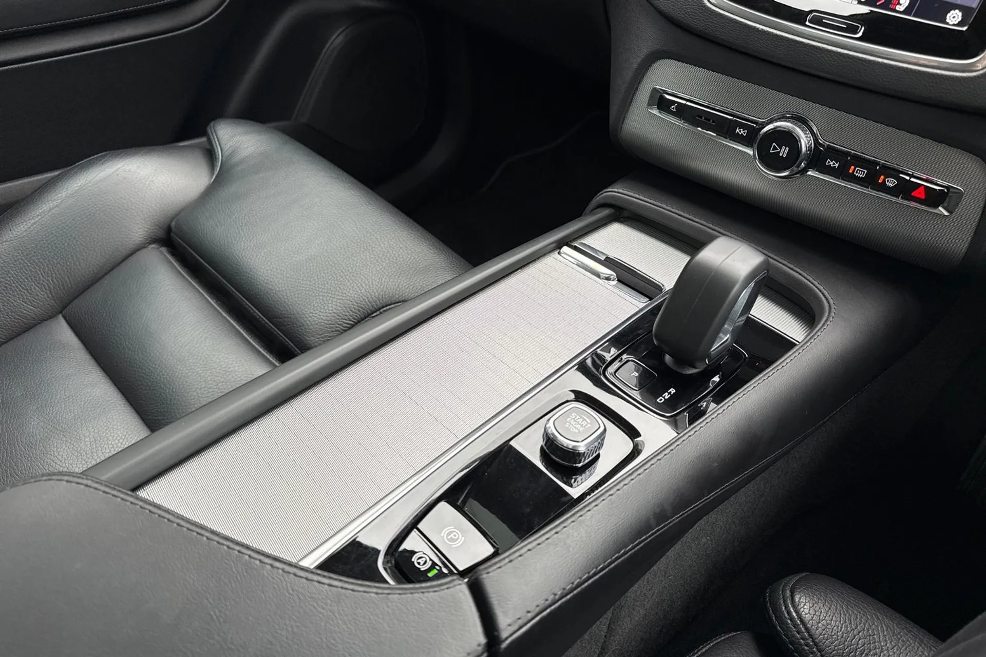 Volvo XC90 thumbnail image number 45