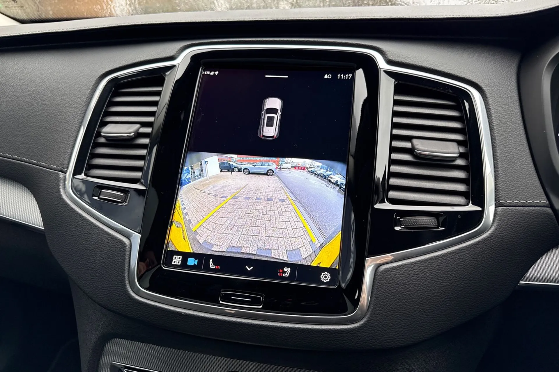 Volvo XC90 thumbnail image number 40