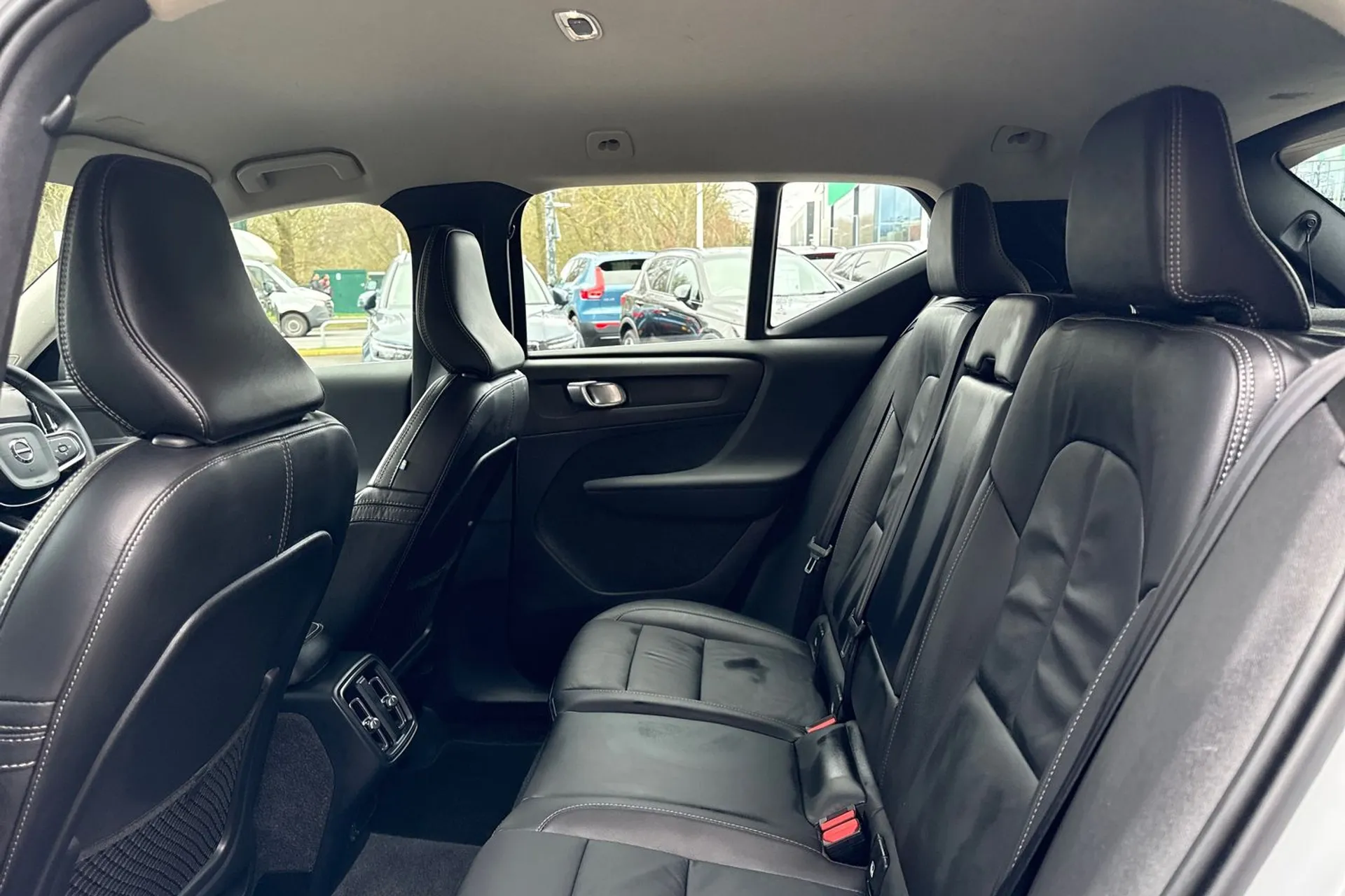 Volvo XC40 thumbnail image number 30