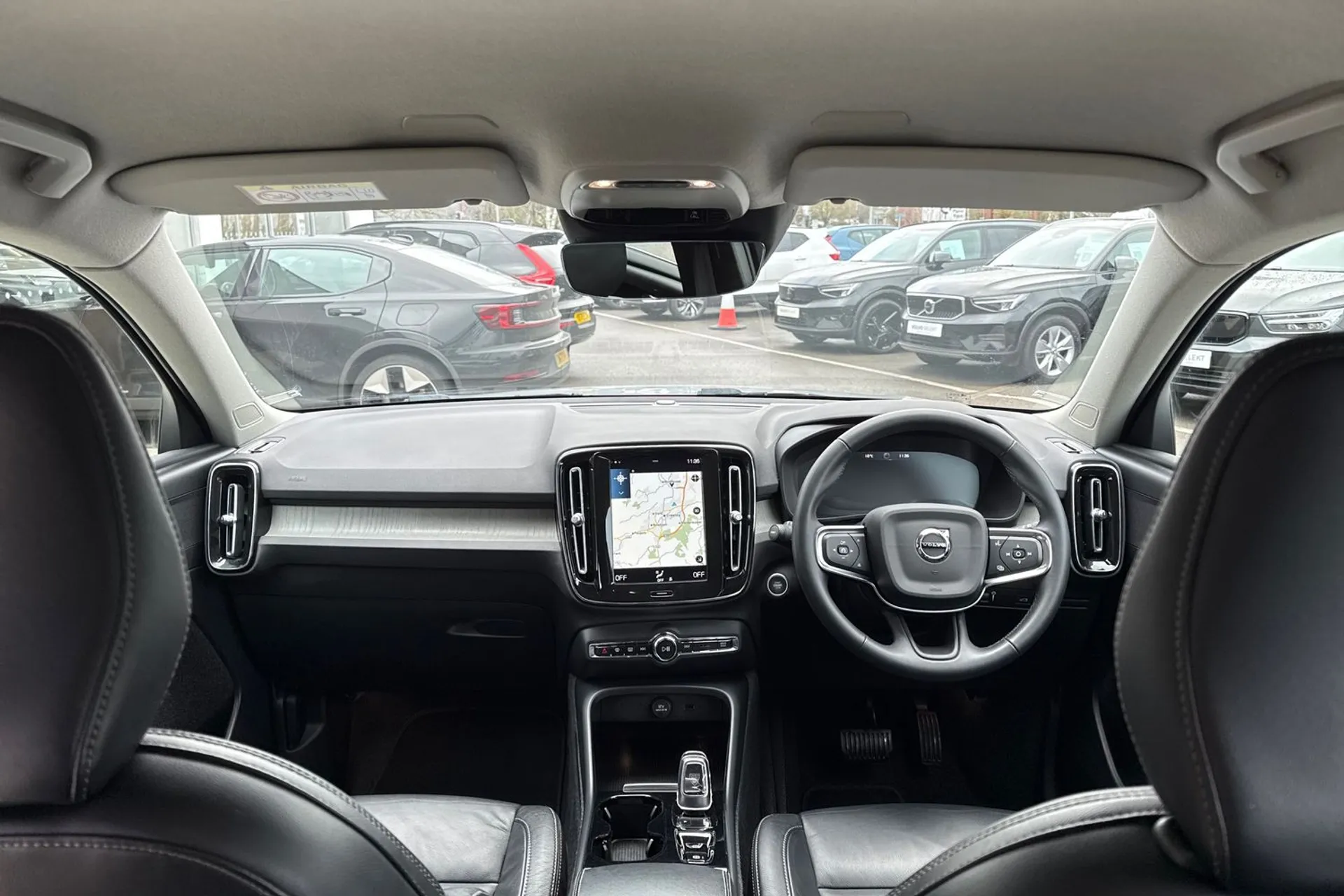 Volvo XC40 thumbnail image number 3