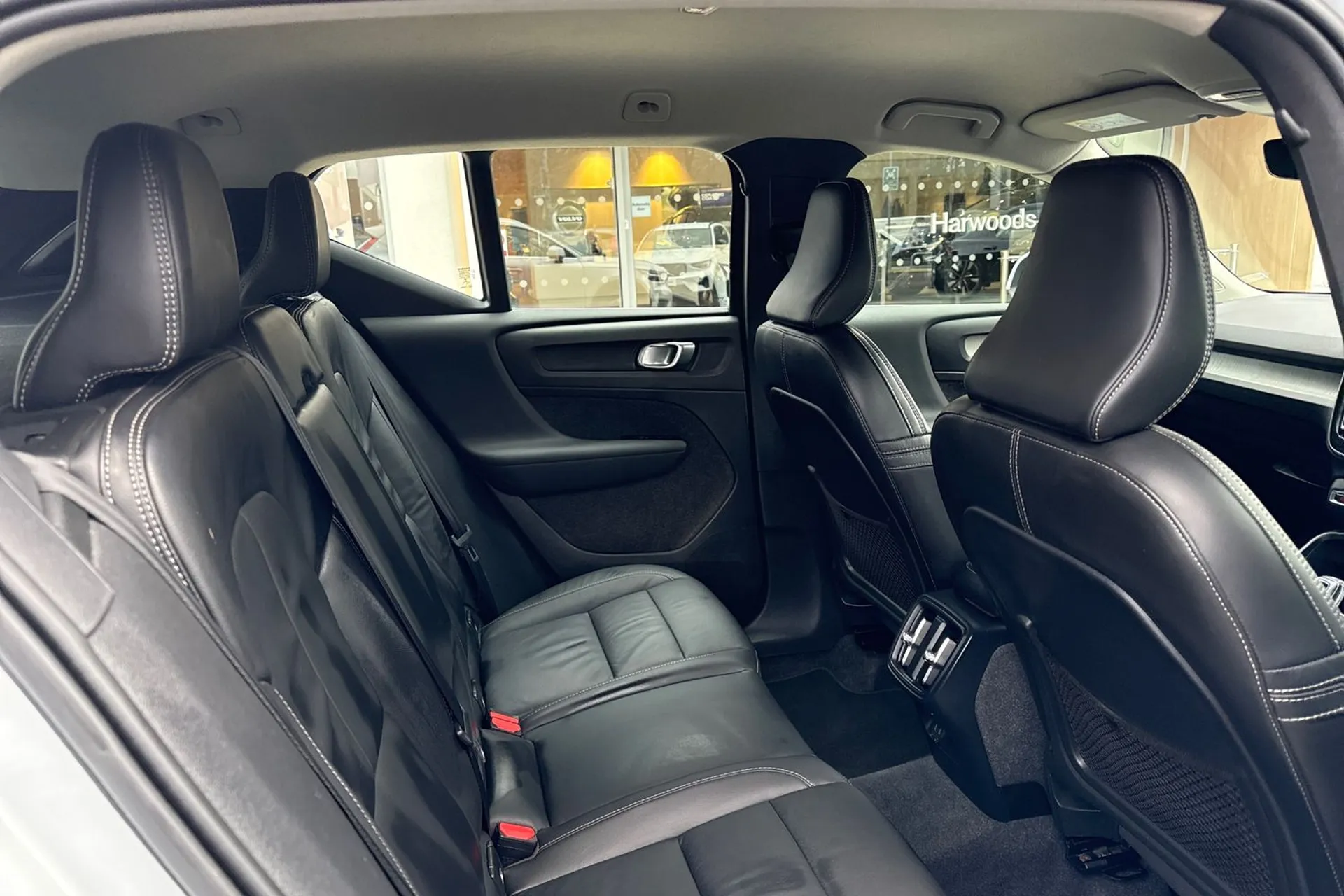 Volvo XC40 thumbnail image number 23