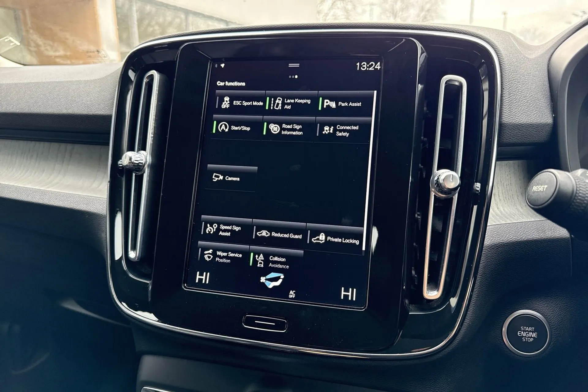 Volvo XC40 thumbnail image number 40