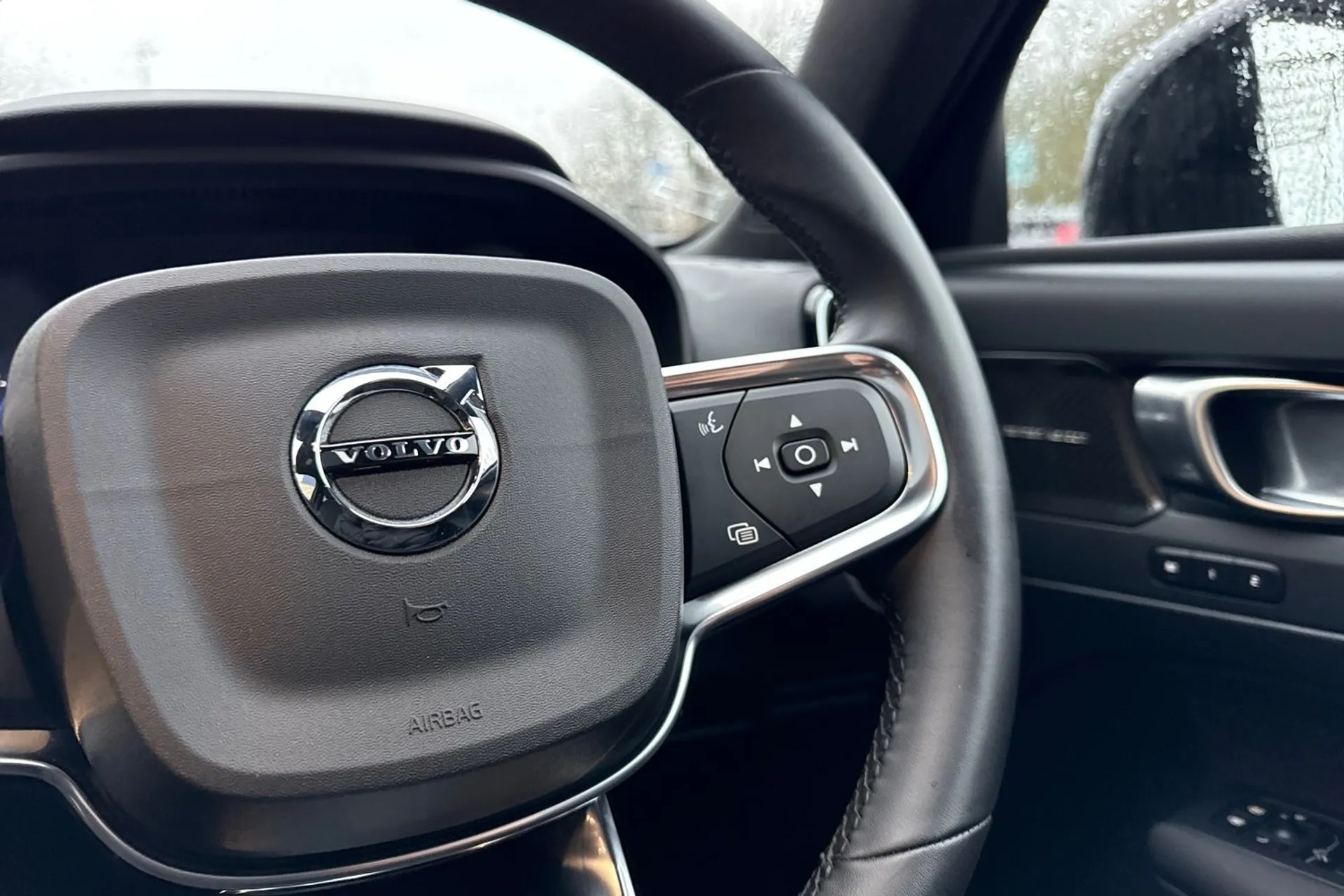 Volvo XC40 thumbnail image number 37