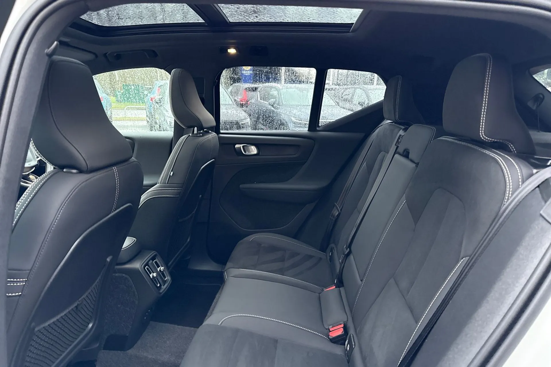 Volvo XC40 thumbnail image number 30