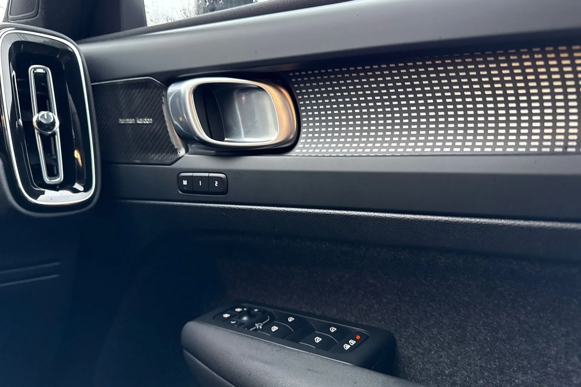 Volvo XC40 thumbnail image number 41