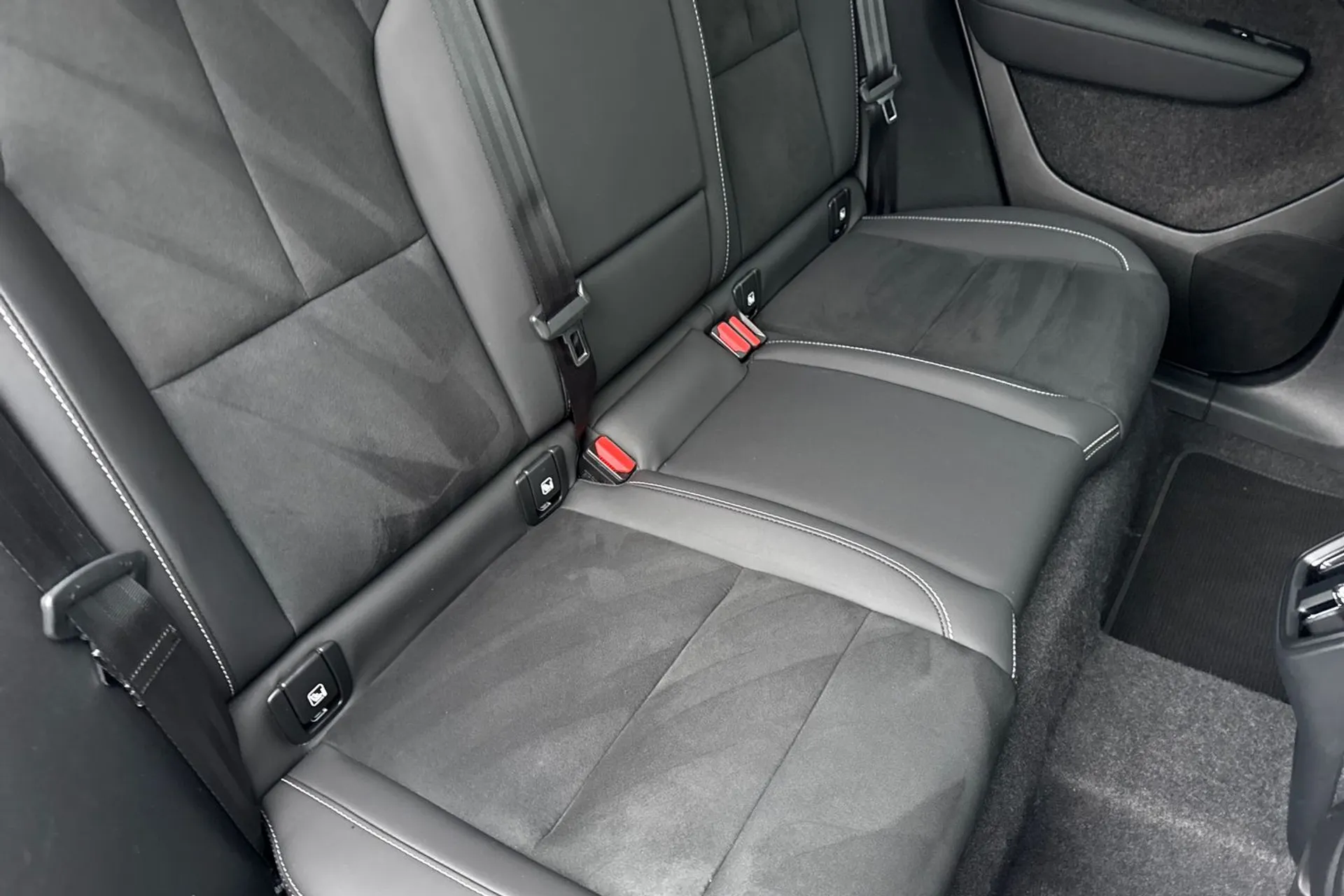 Volvo XC40 thumbnail image number 25