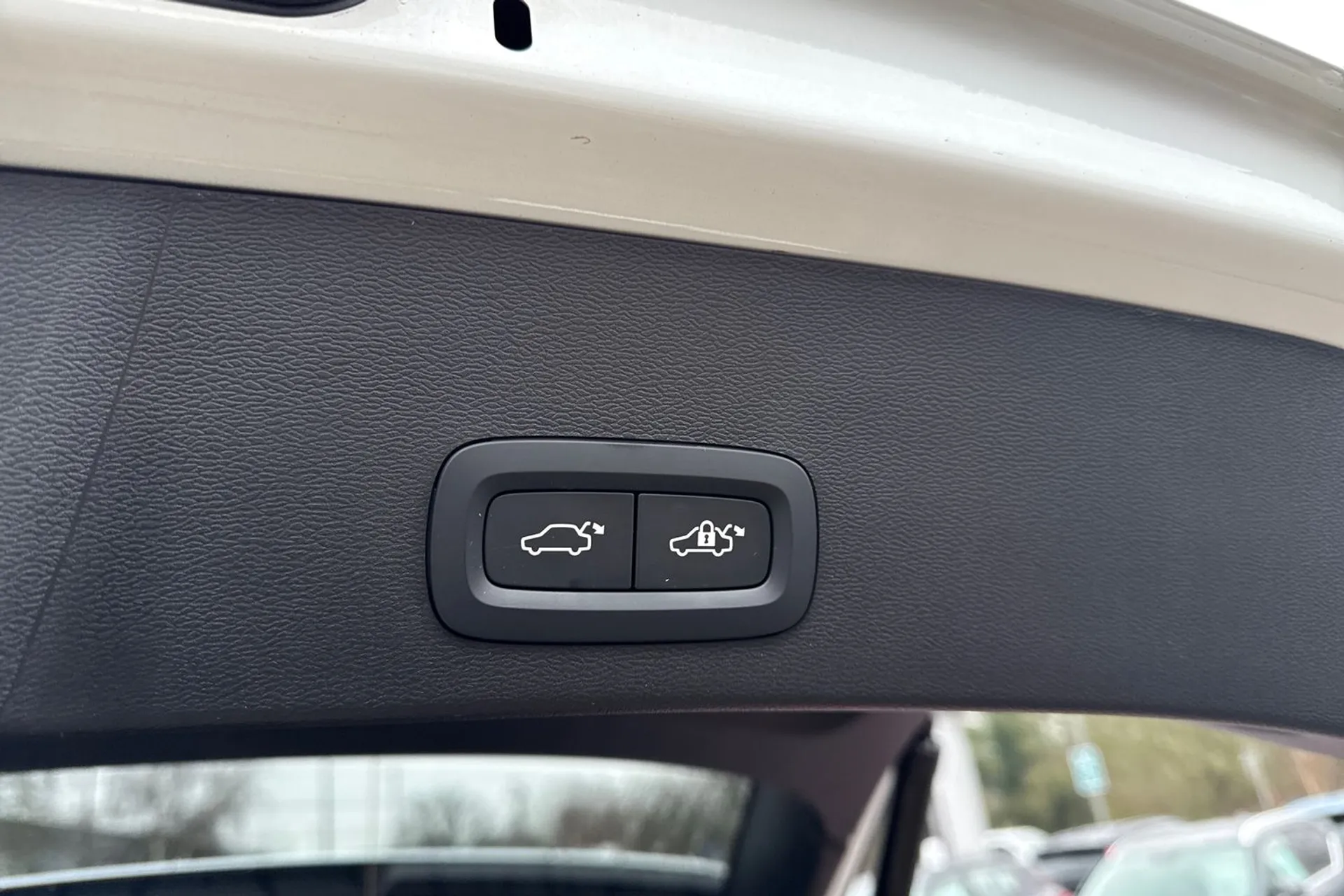 Volvo XC40 thumbnail image number 21