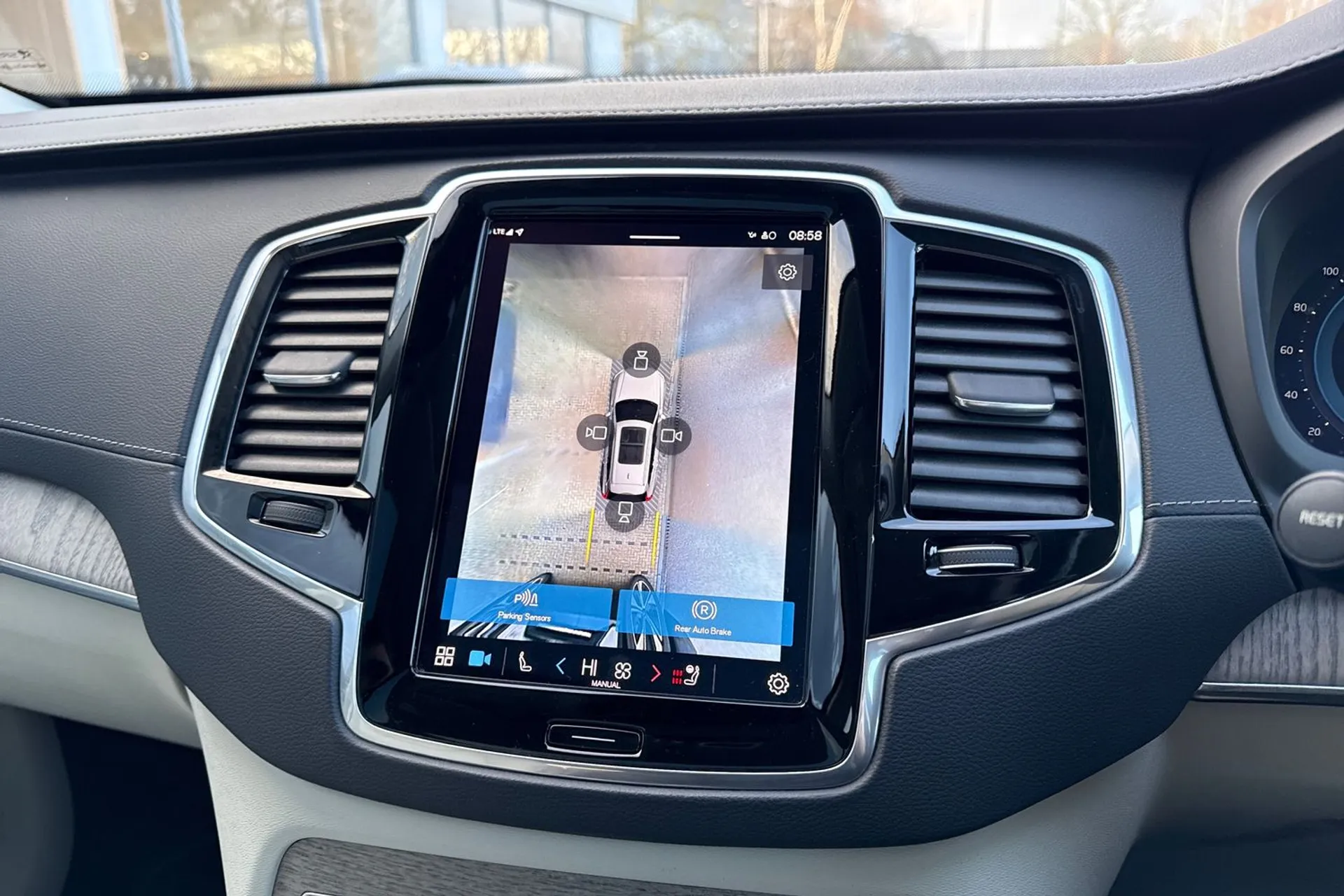 Volvo XC90 thumbnail image number 4