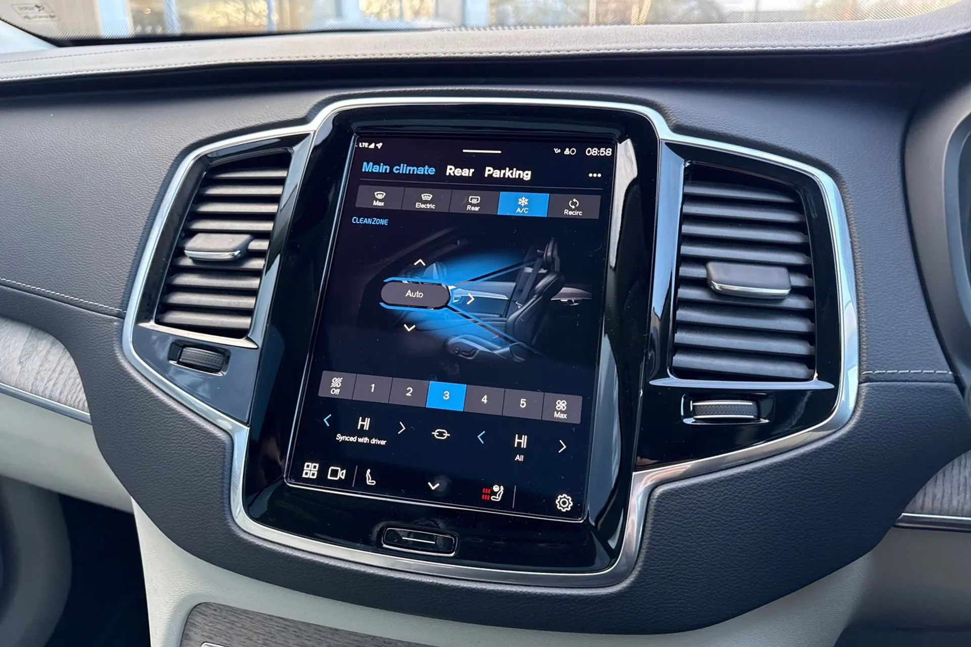 Volvo XC90 thumbnail image number 43