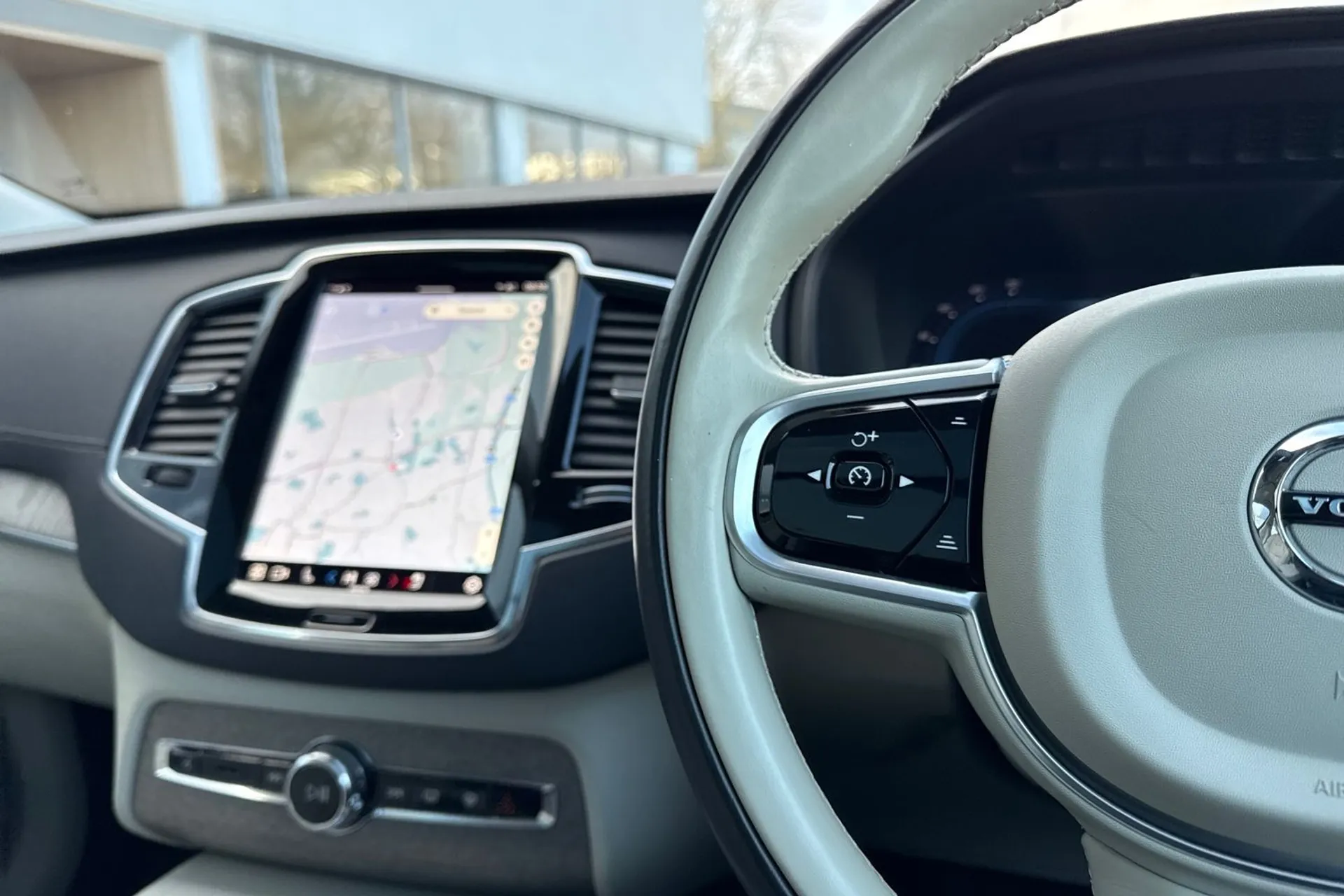 Volvo XC90 thumbnail image number 40