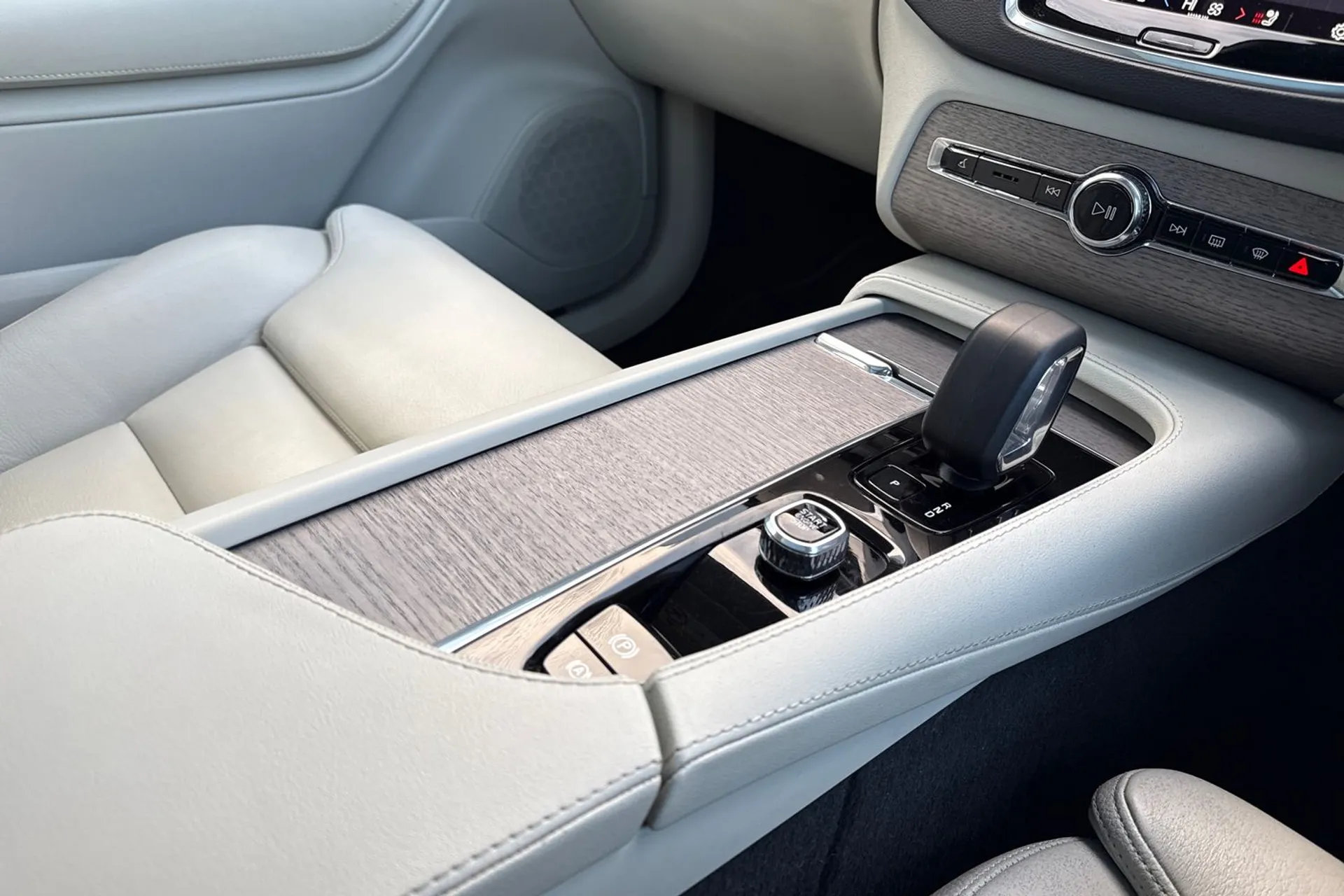 Volvo XC90 thumbnail image number 48