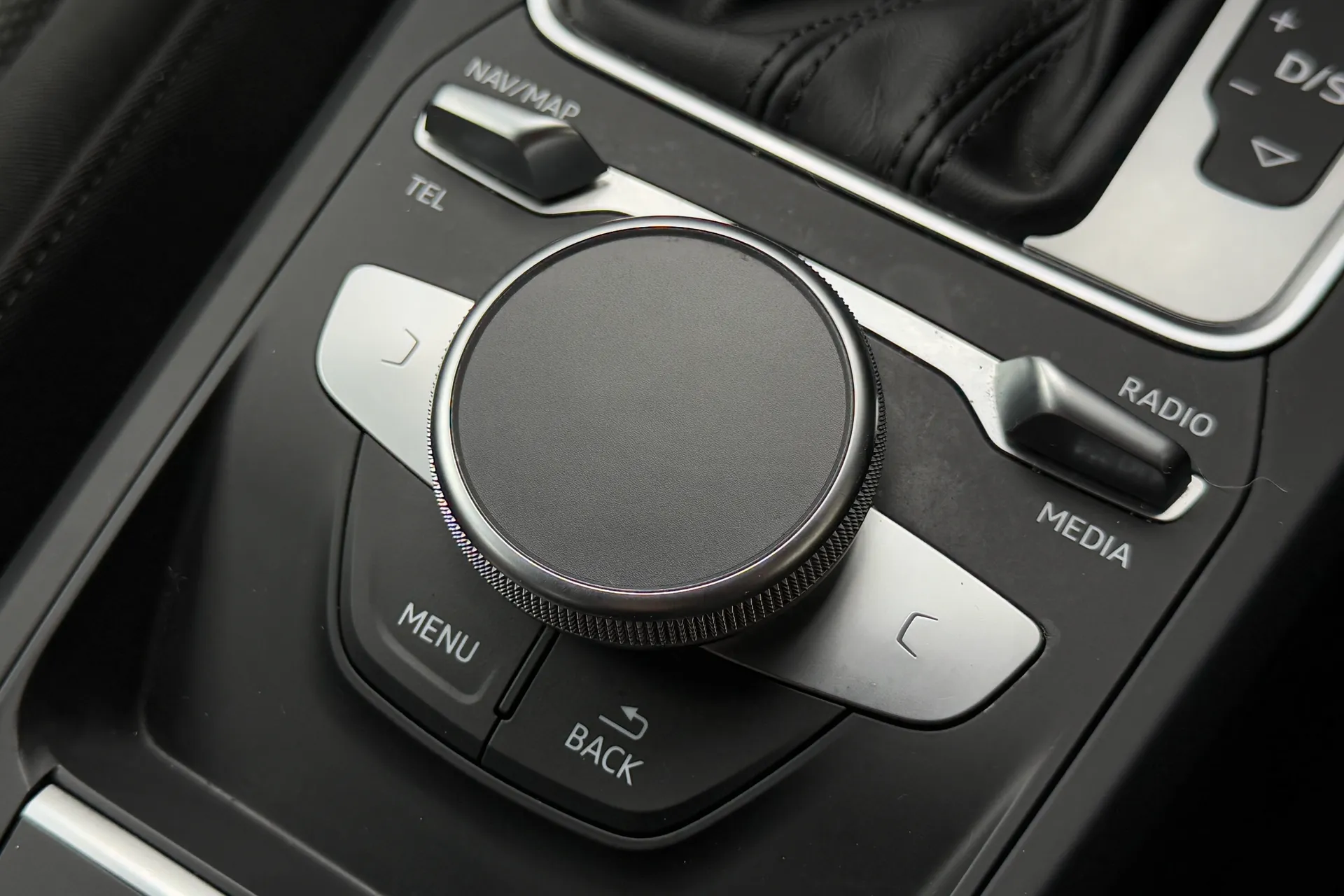 Audi Q2 thumbnail image number 13