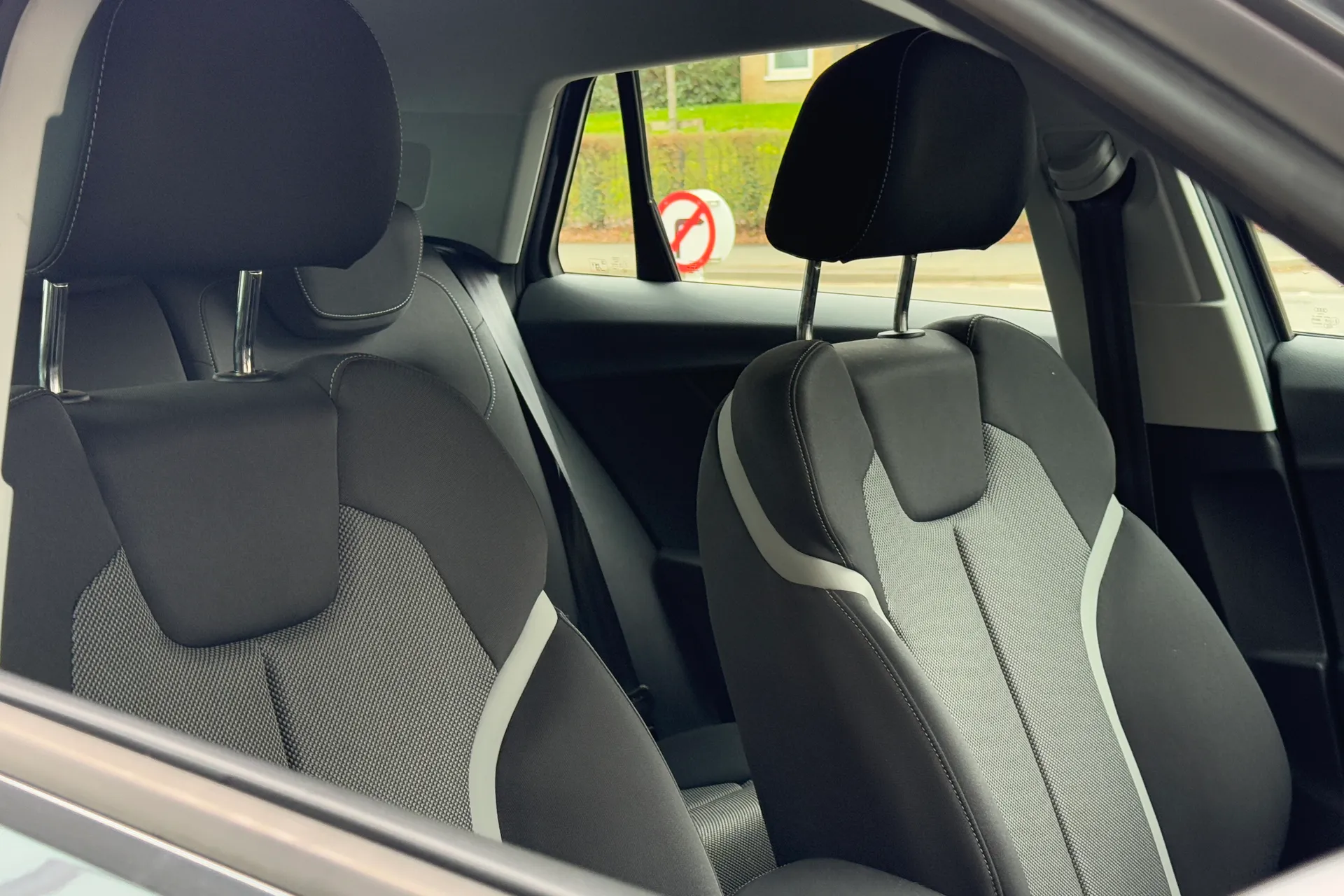 Audi Q2 thumbnail image number 28