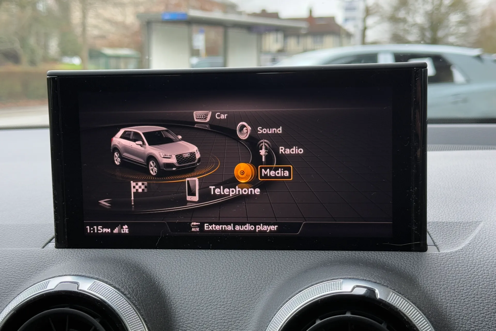 Audi Q2 thumbnail image number 18