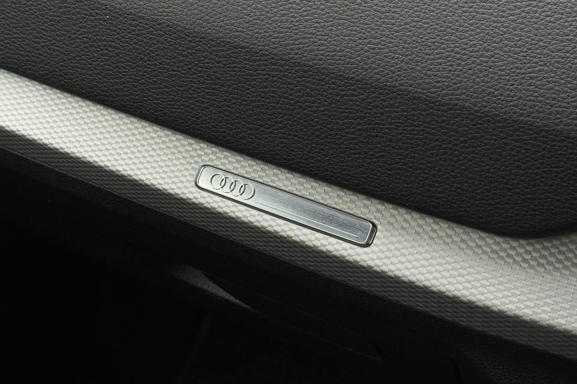 Audi Q2 thumbnail image number 21