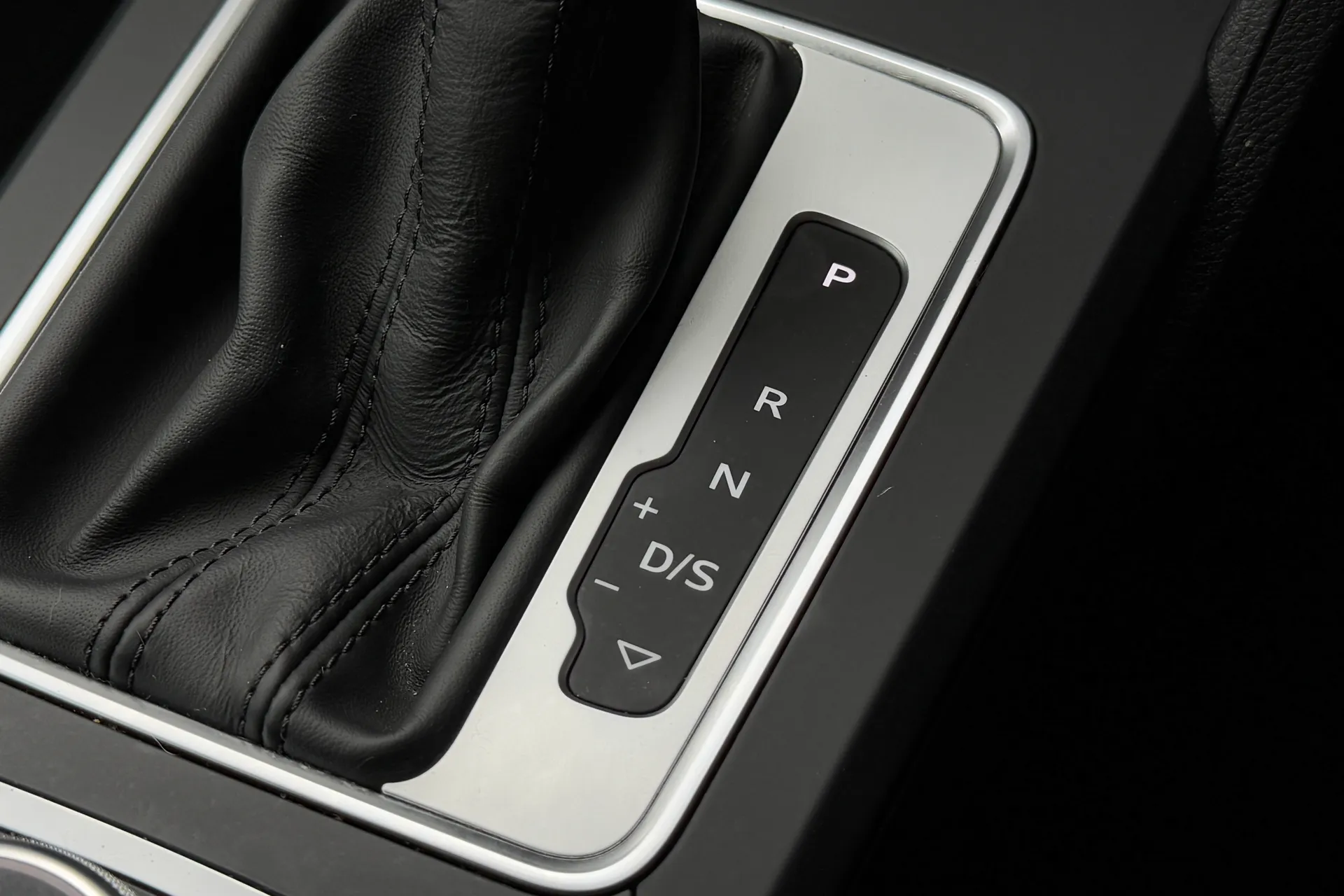 Audi Q2 thumbnail image number 14